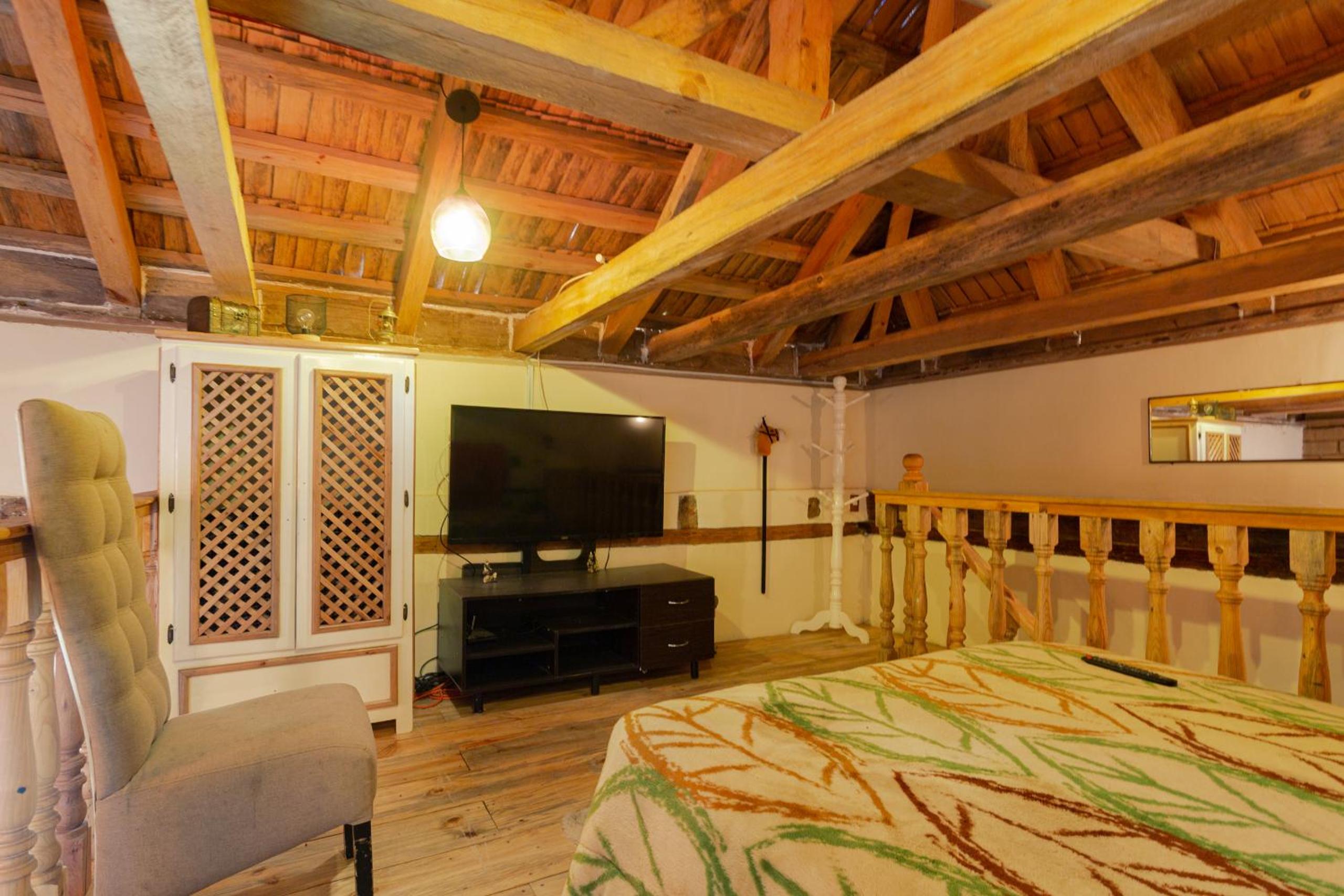 Executive Suite - Photo 5