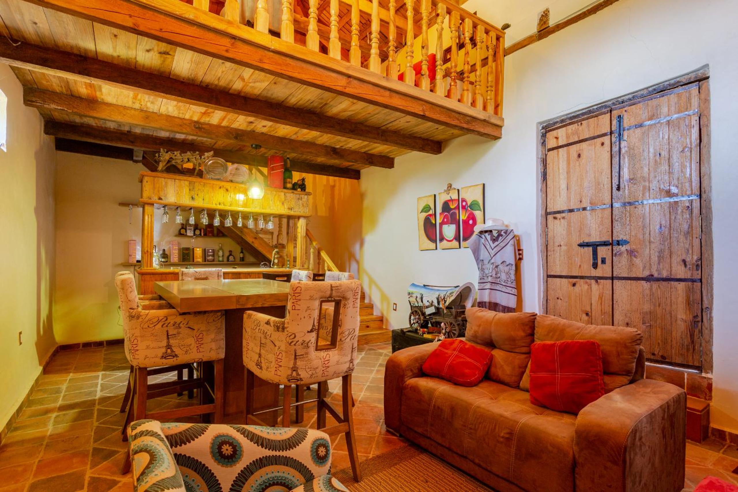 Executive Suite - Photo 3