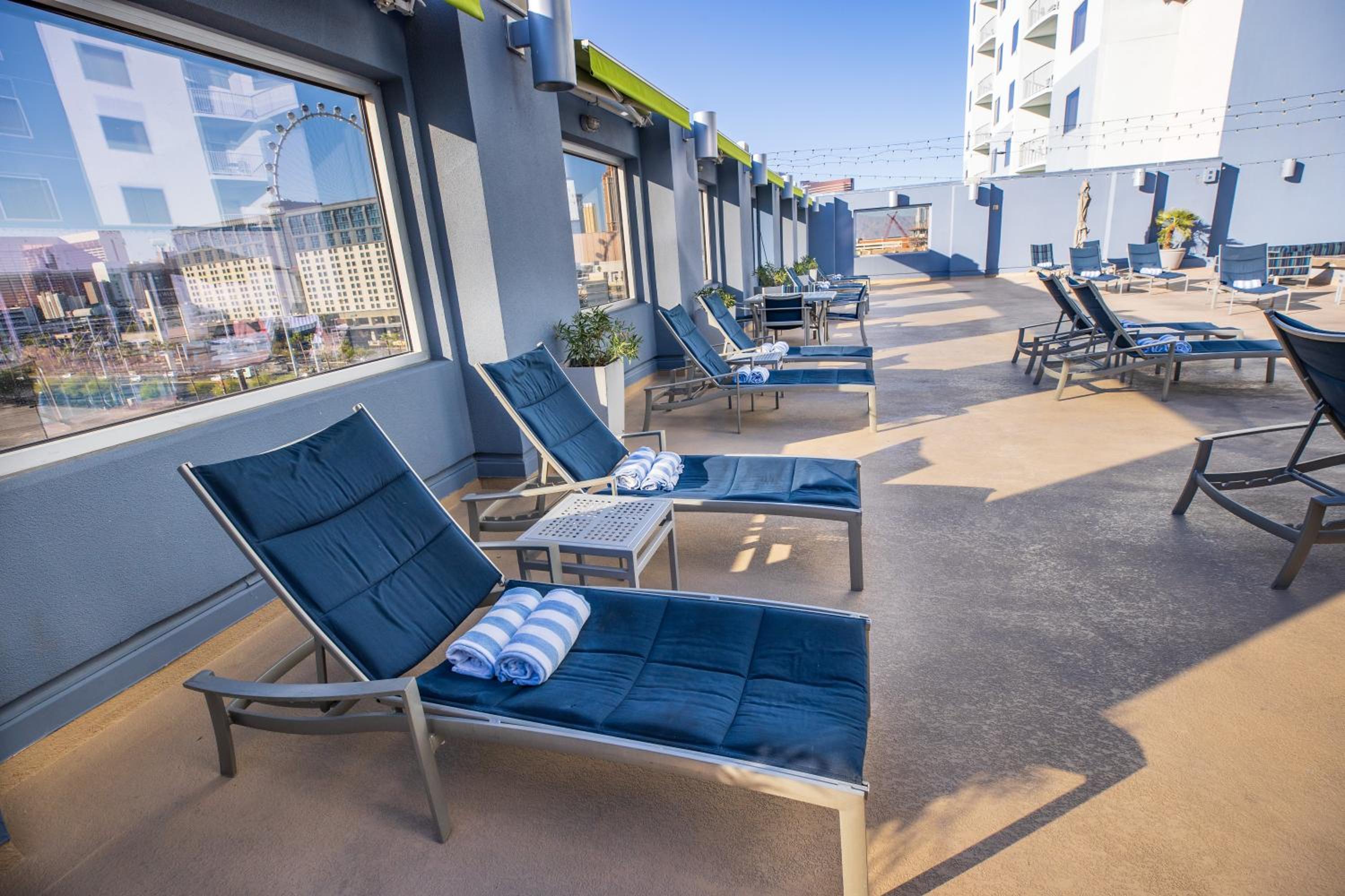 Suite with City View - Photo 31