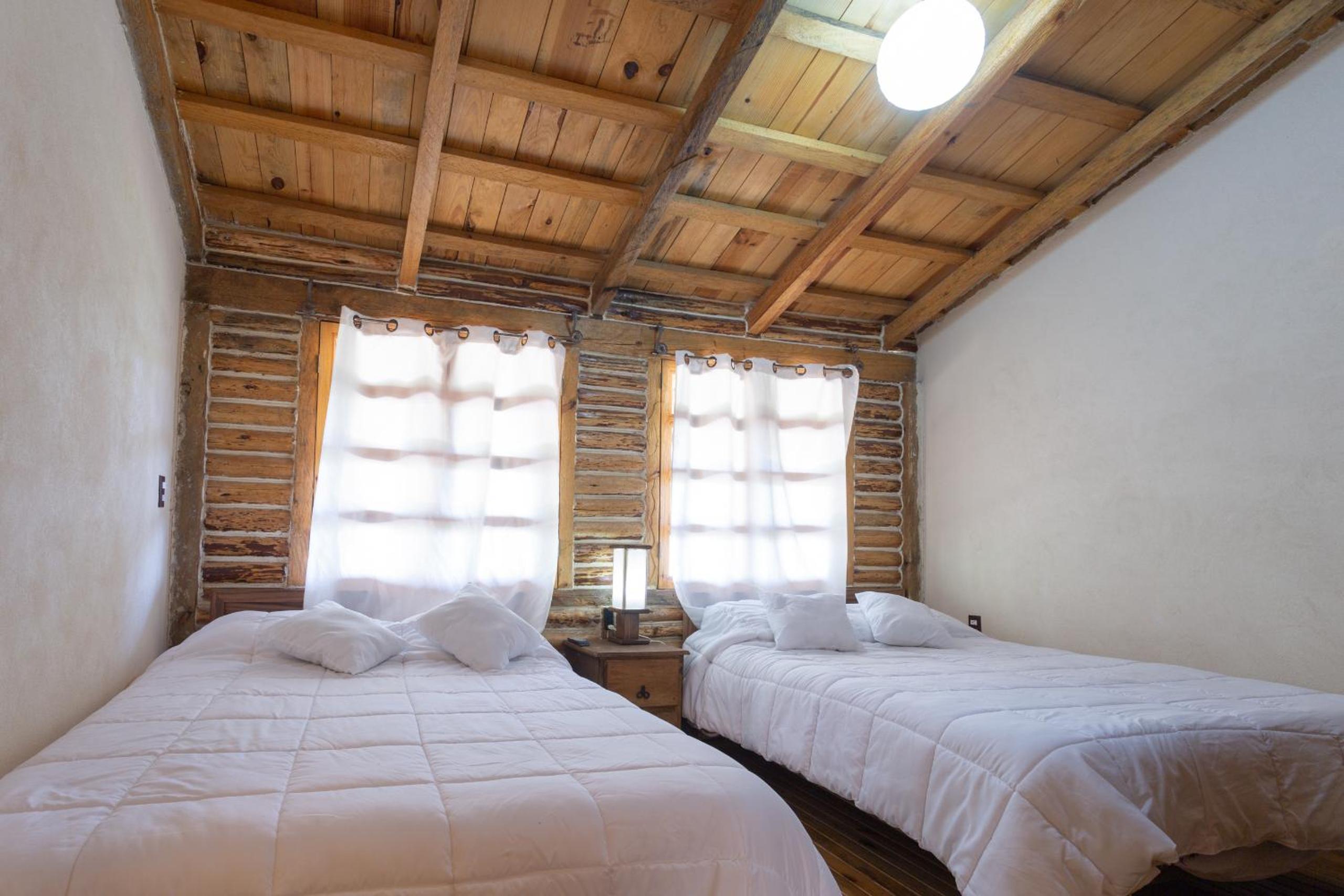 Large Twin Room - Photo 1