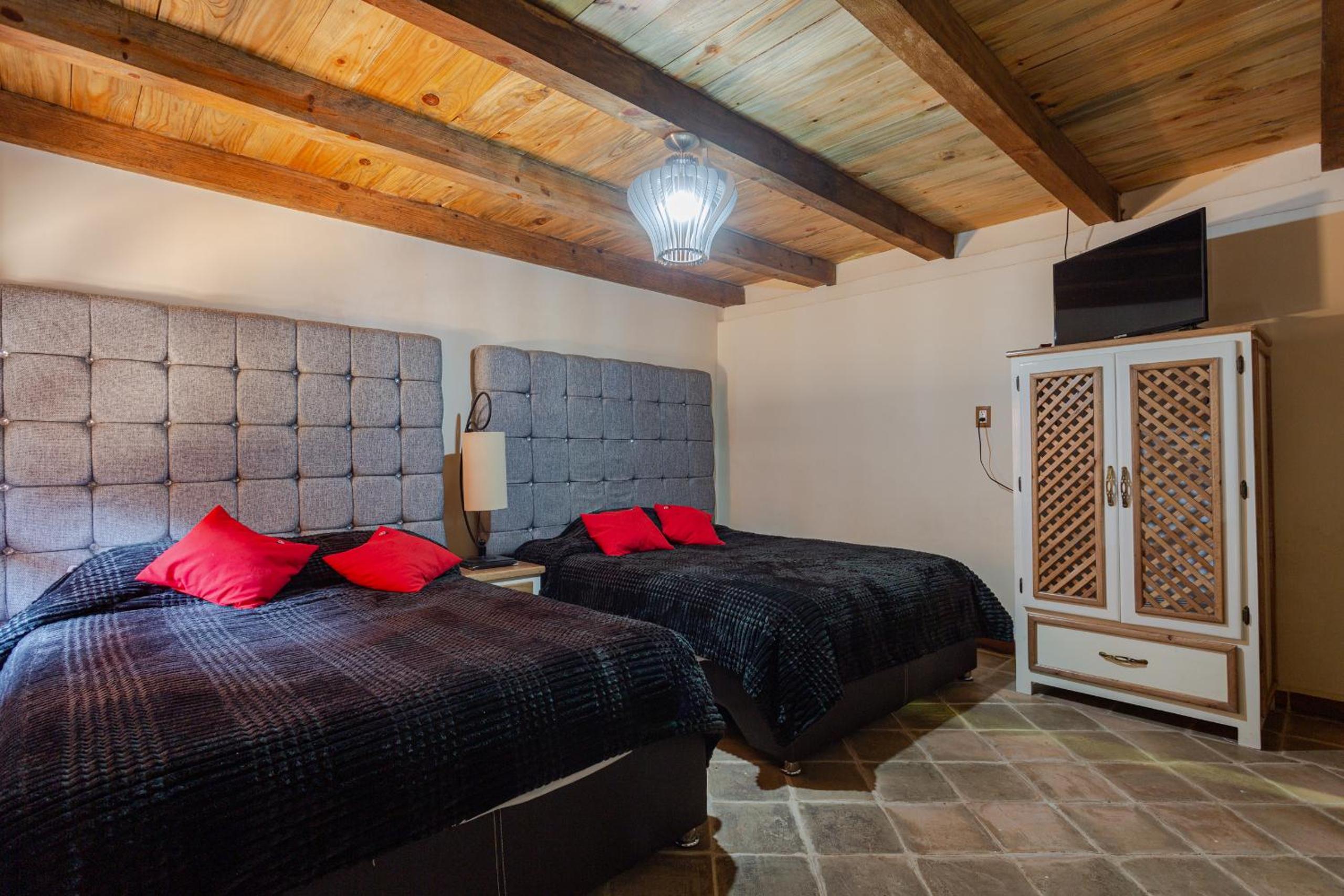 Deluxe Double Room with Two Double Beds - Photo 7