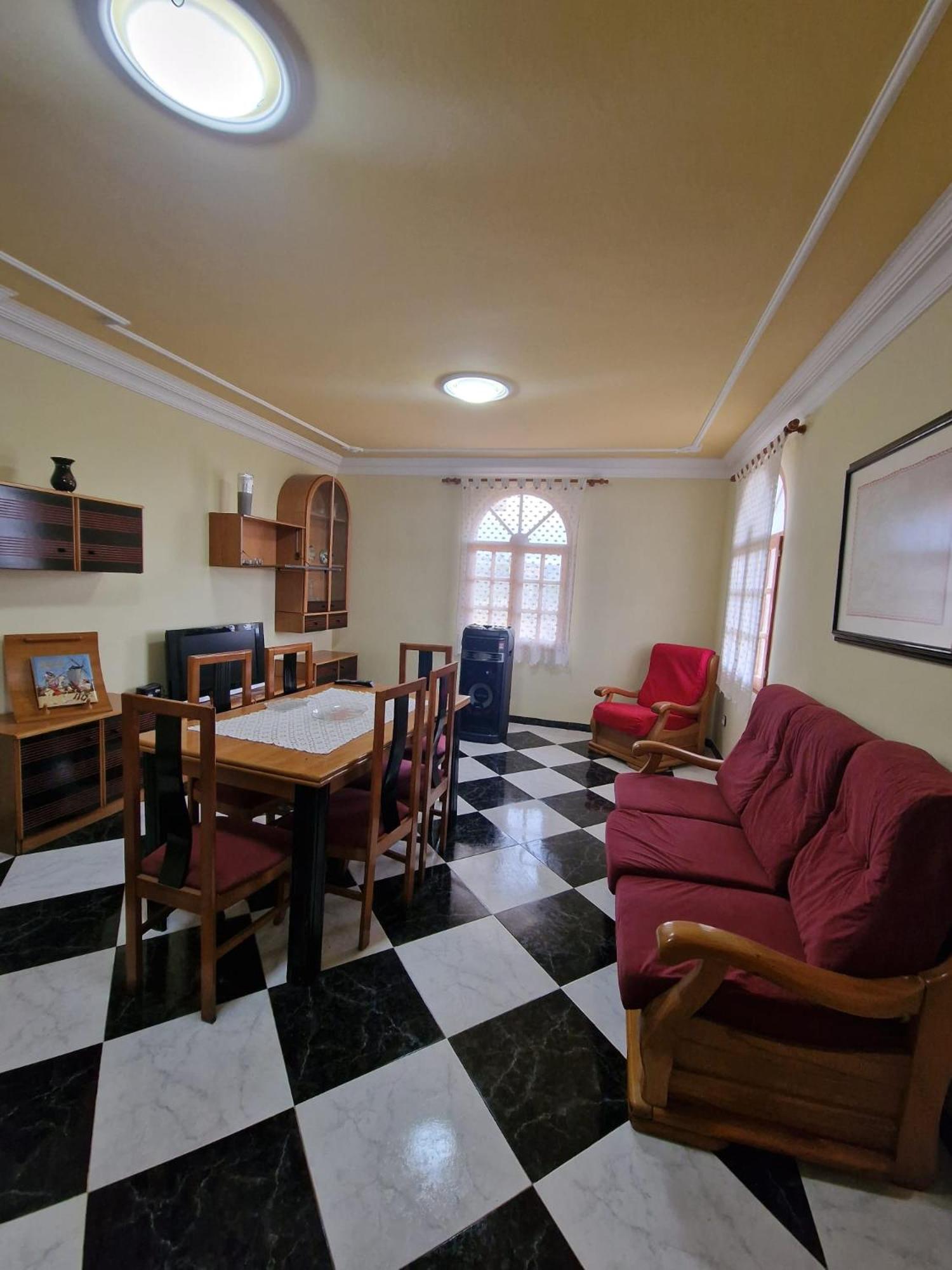 Casa de cinco habitaciones