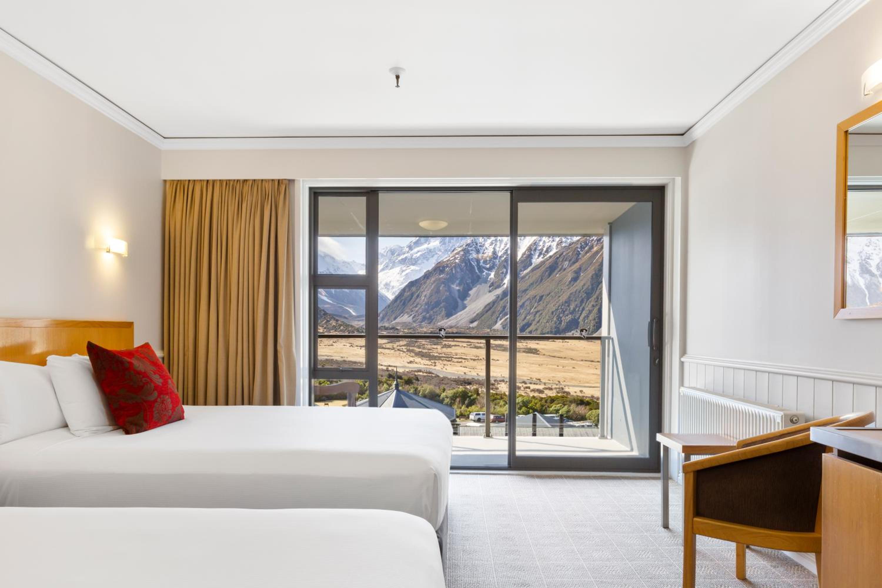 Superior Twin Room with Mountain View photo 1