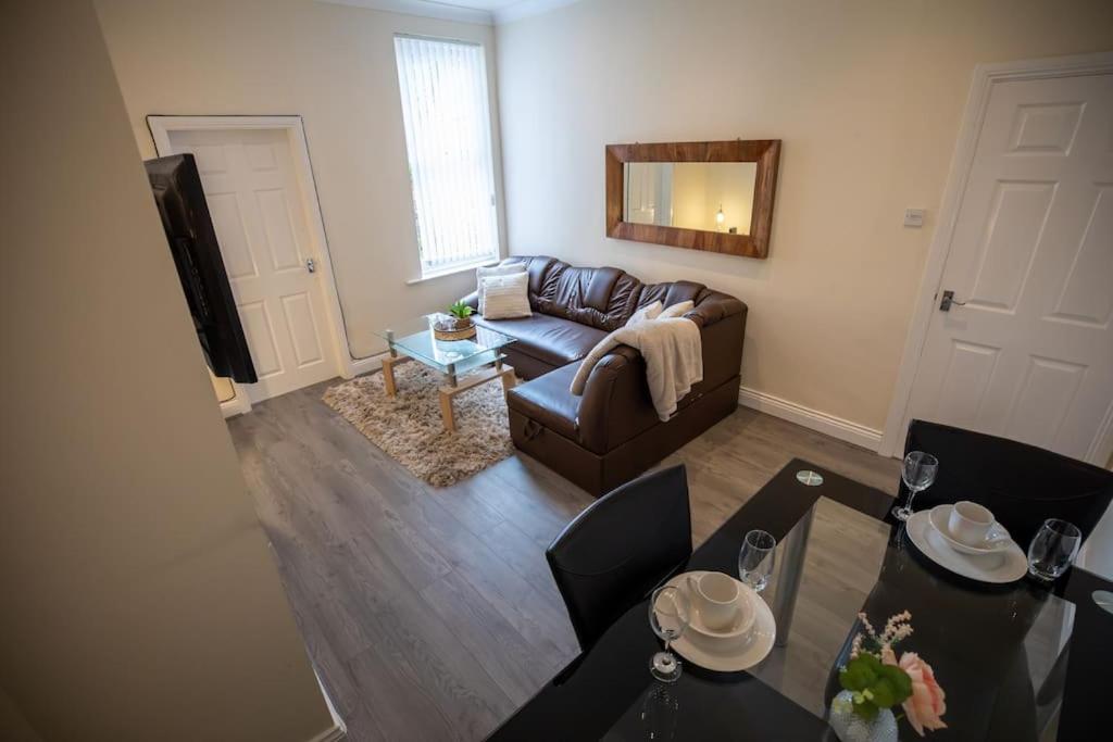 One-Bedroom Apartment photo 2