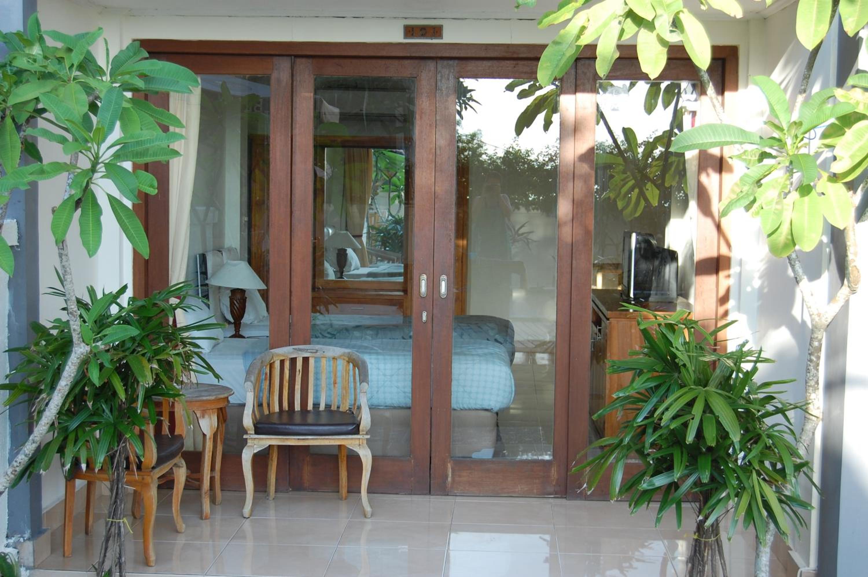 Deluxe Double or Twin Room with Pool Access photo 2
