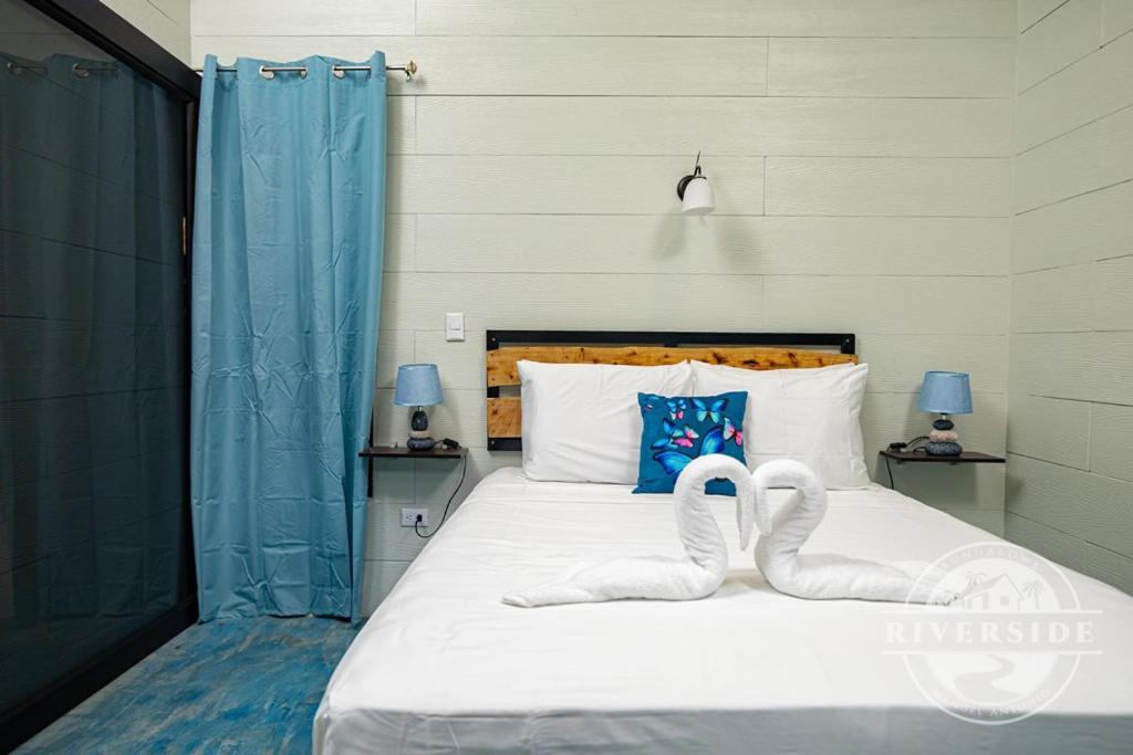 Deluxe Queen Room with Two Queen Beds photo 3