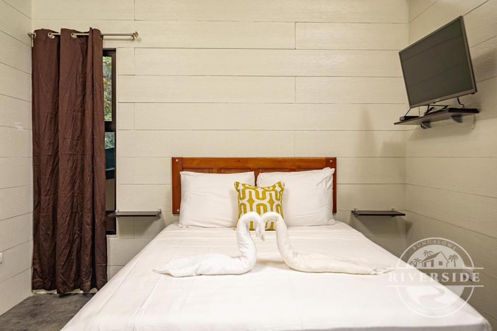 Deluxe Queen Room with Two Queen Beds photo 3