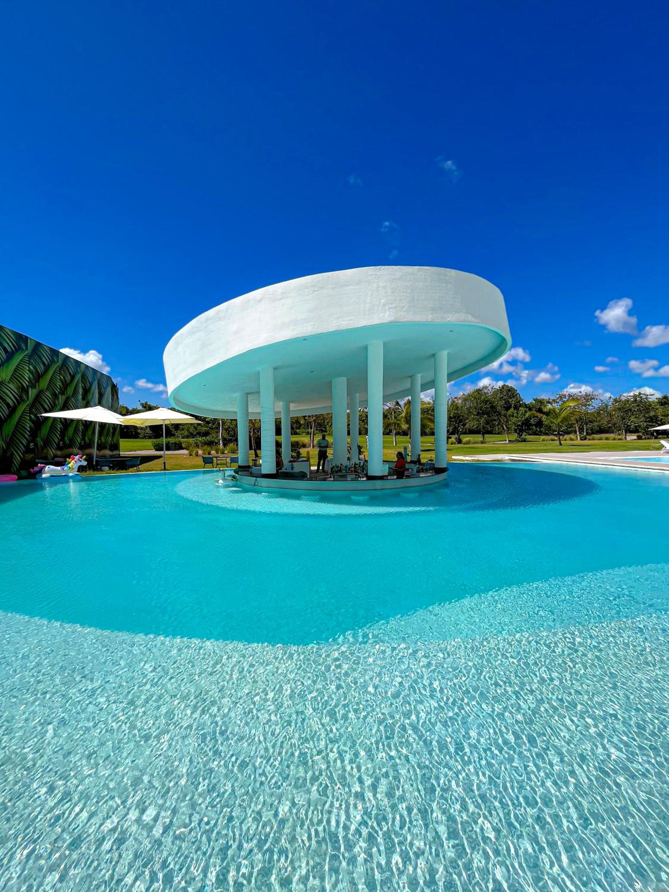 Apartment with Pool View  - Photo 16