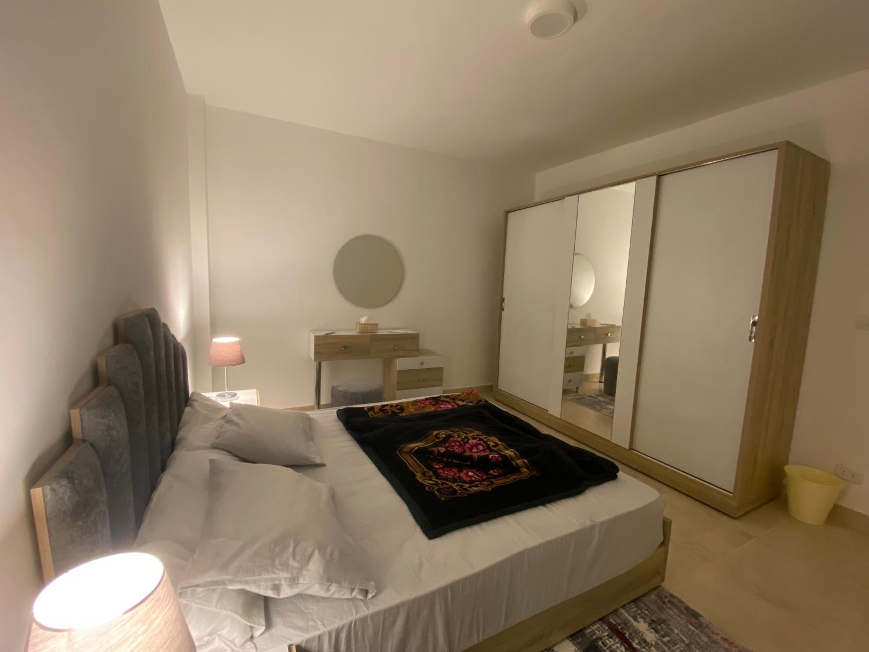 Three-Bedroom Apartment with View photo 2