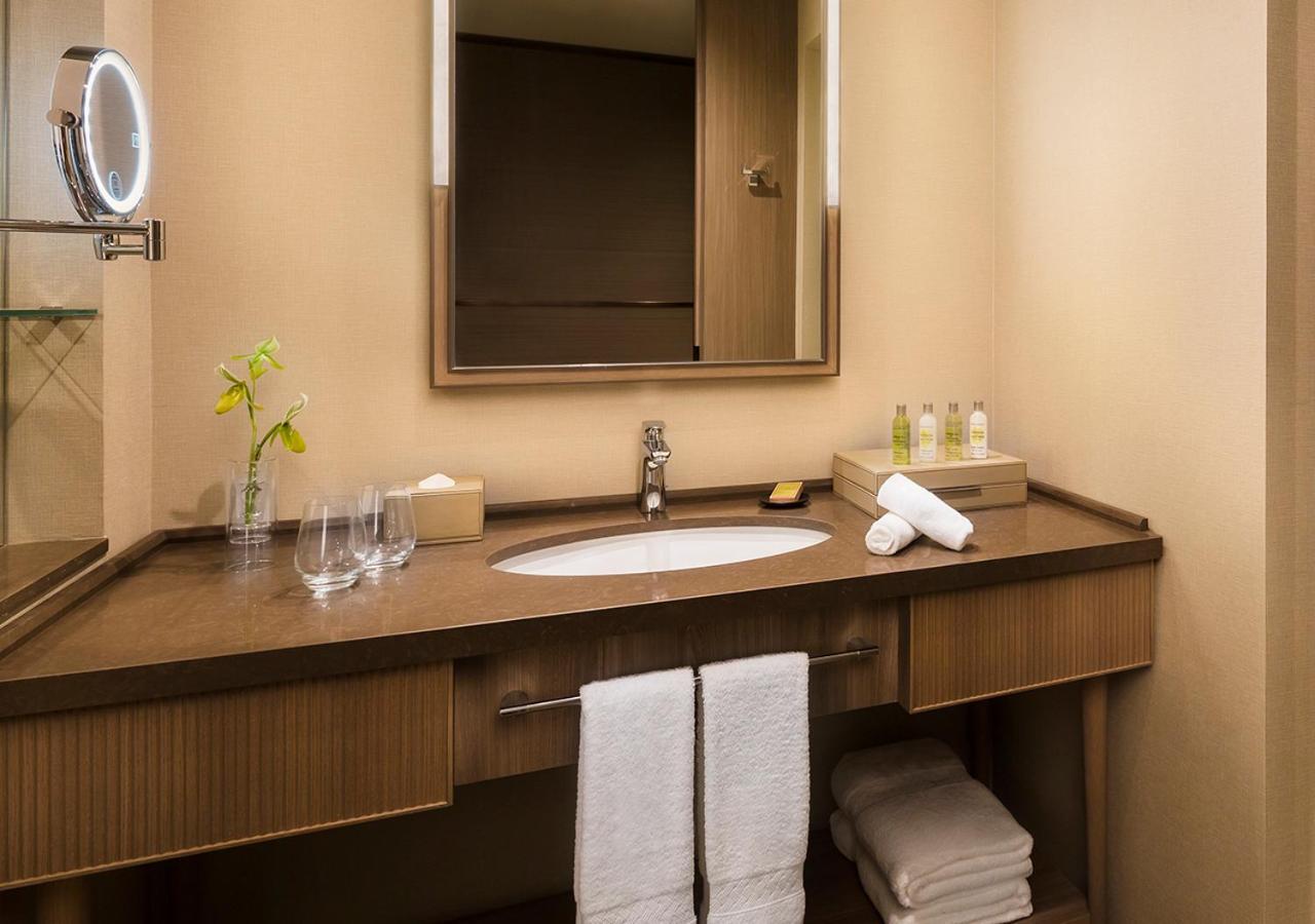 King Room - Mobility Accessible  - Photo 2