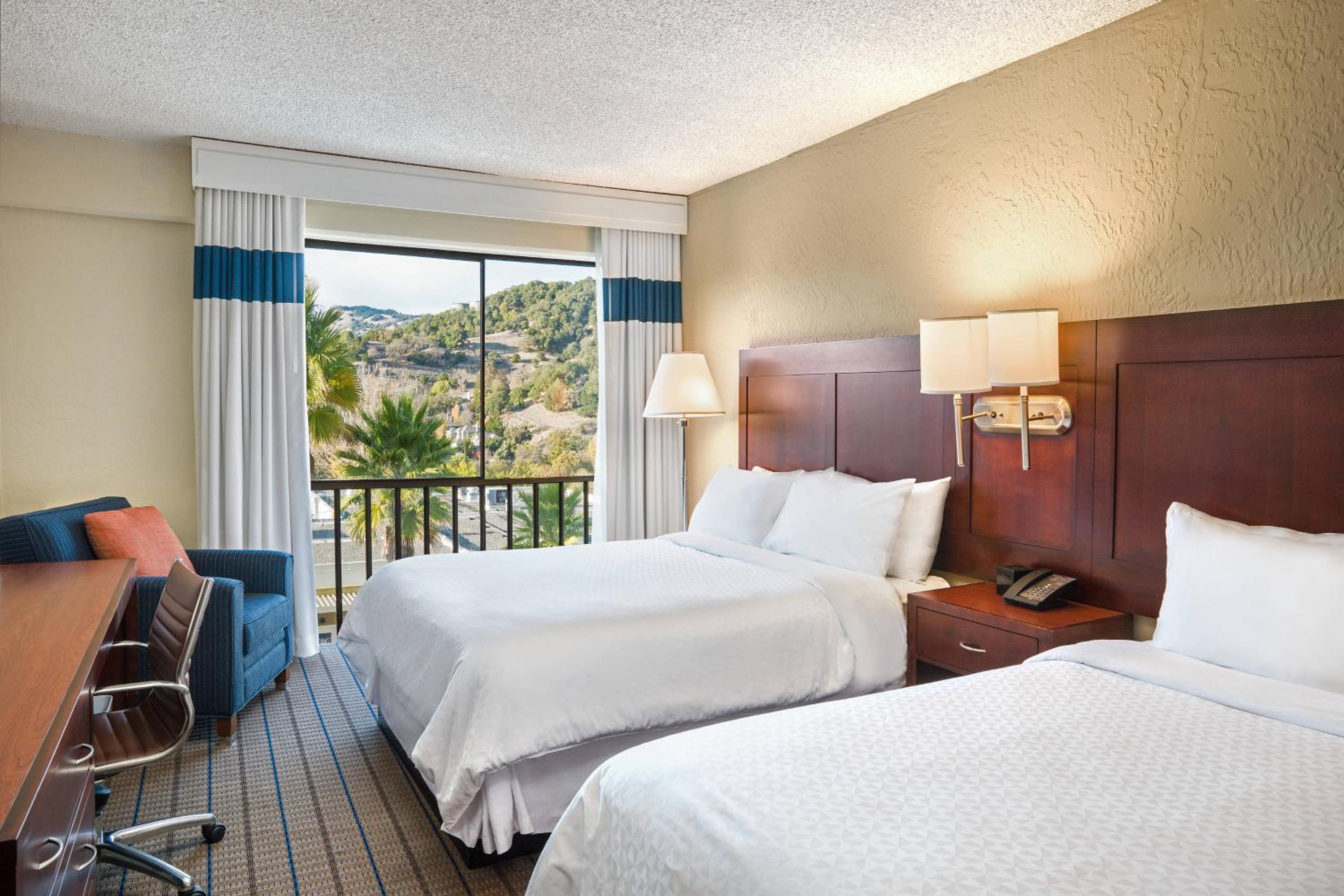 Guest room, 2 Queen - Photo 4