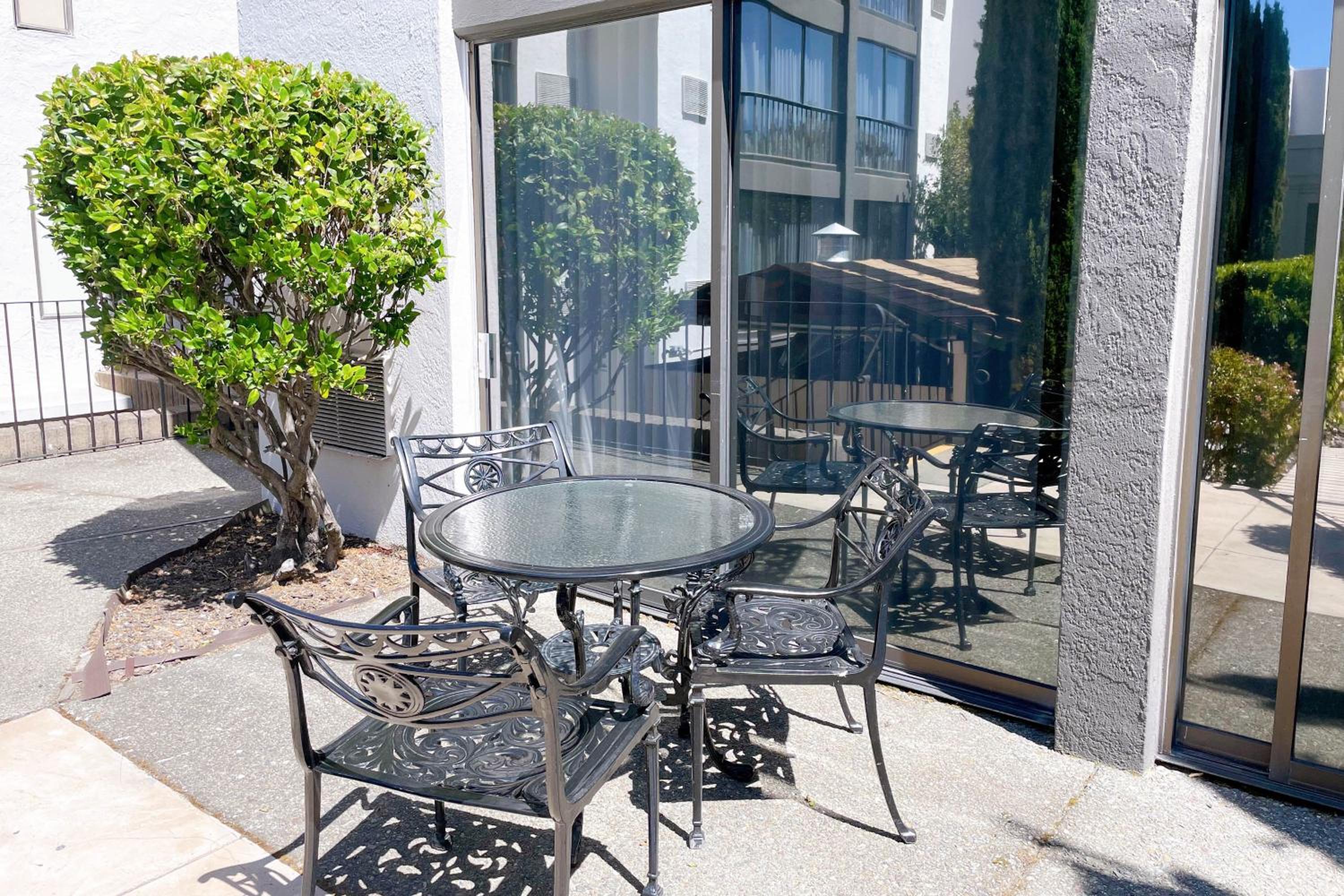 Deluxe Double Patio, Guest room, 2 Queen - Photo 8