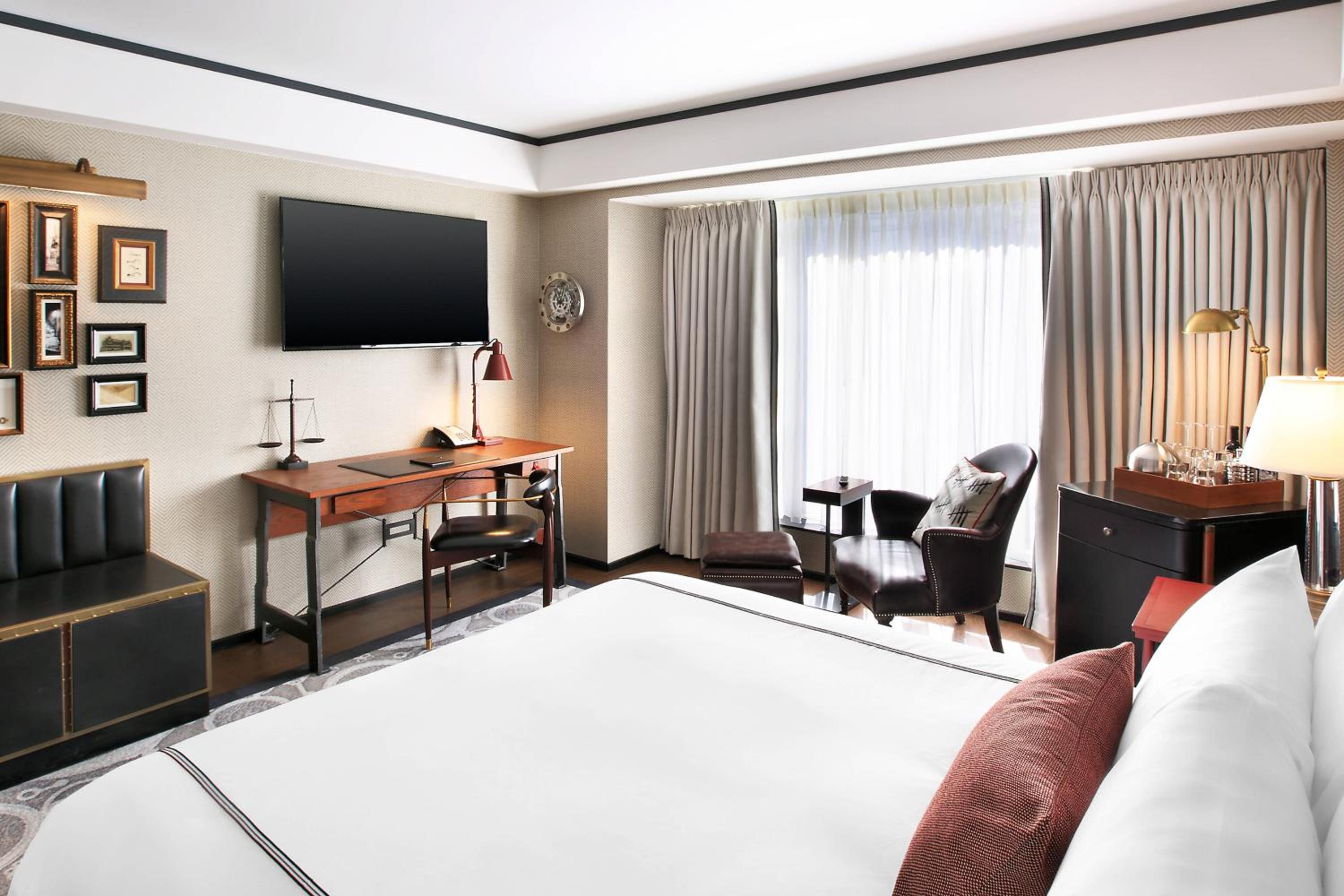 Superior, Guest room, 1 King - Photo 1
