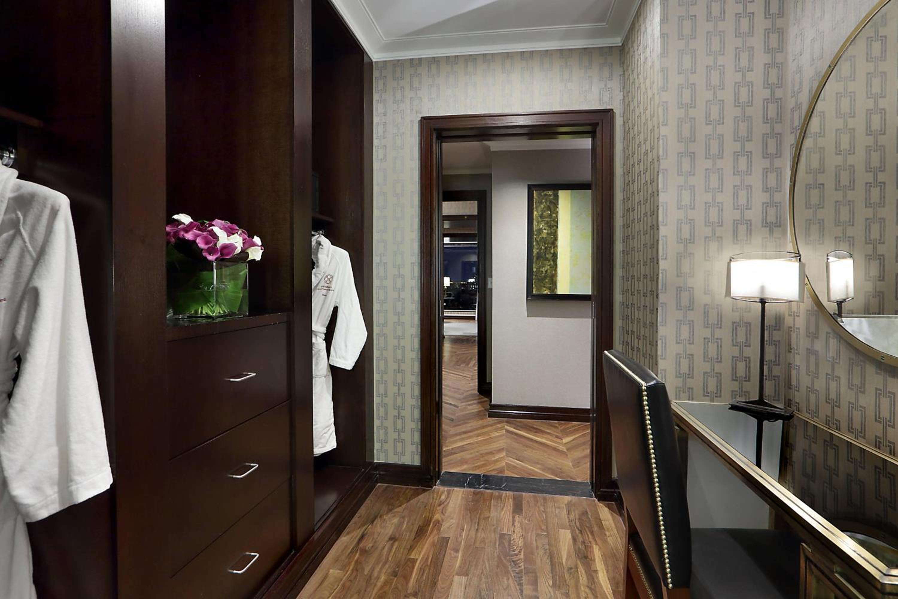 Ebersol, 1 Bedroom Presidential Suite, 1 King, City view