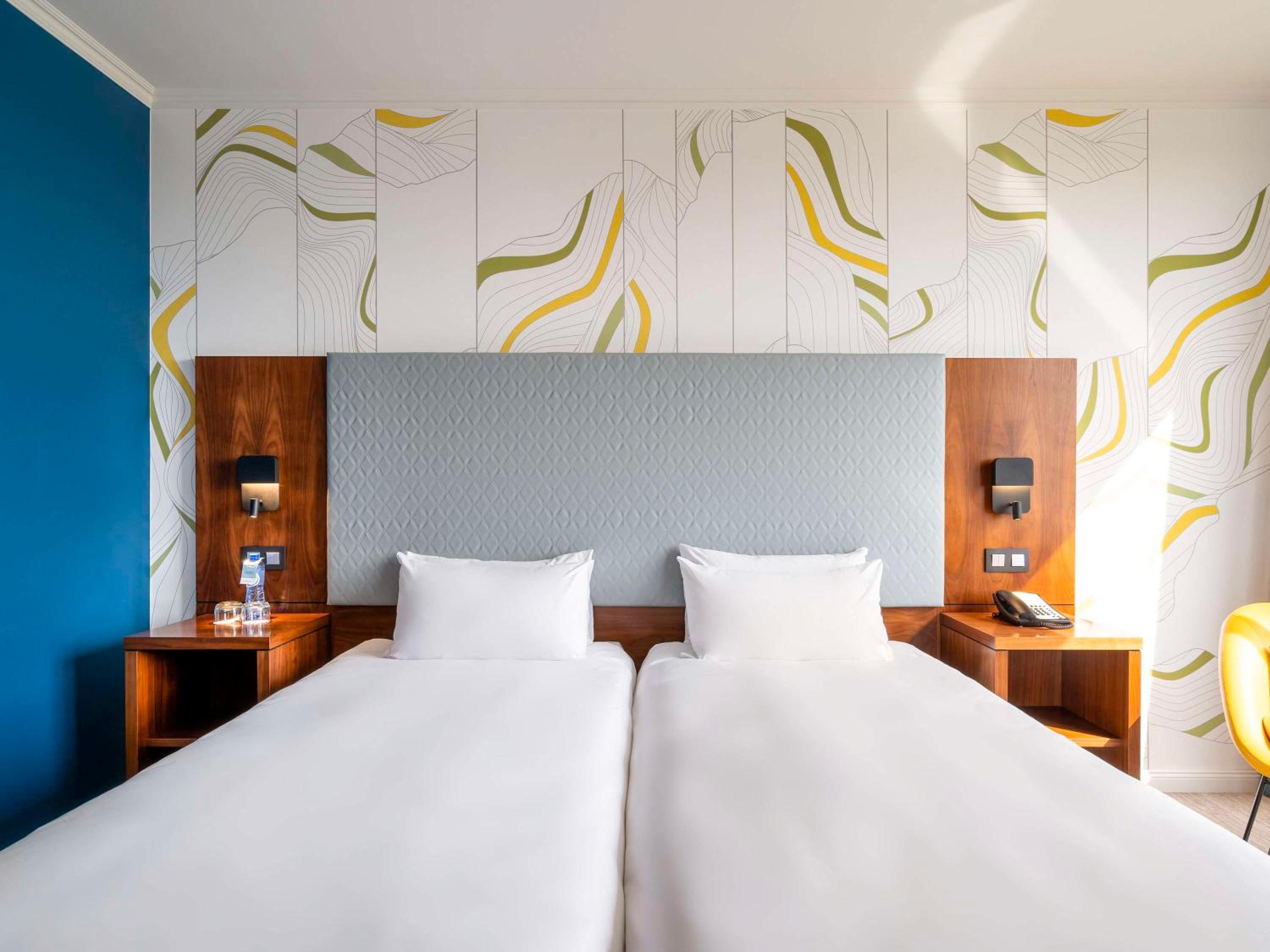 Classic Twin Room With City Side View
