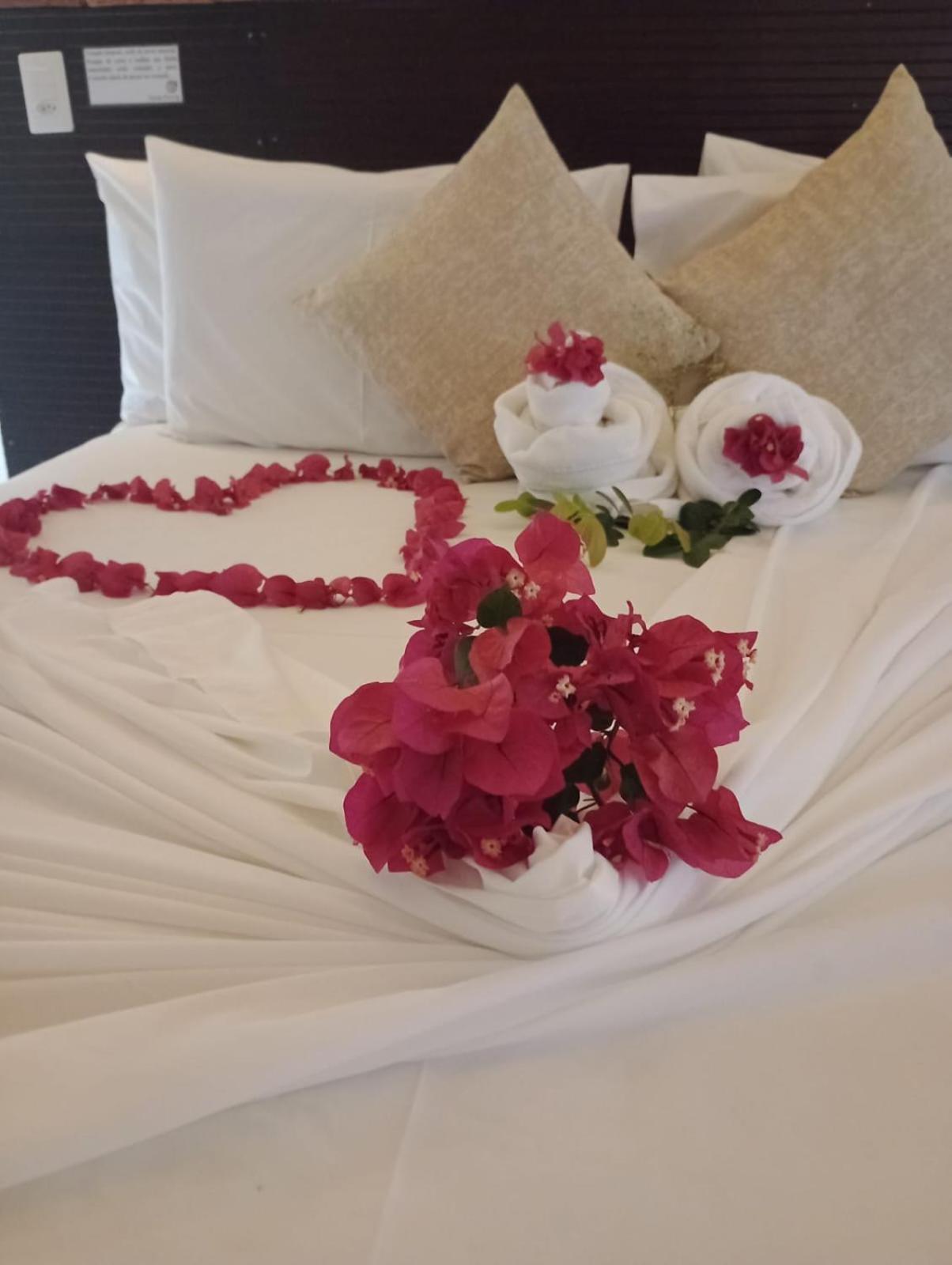 Double Room with Spa Bath - Photo 3