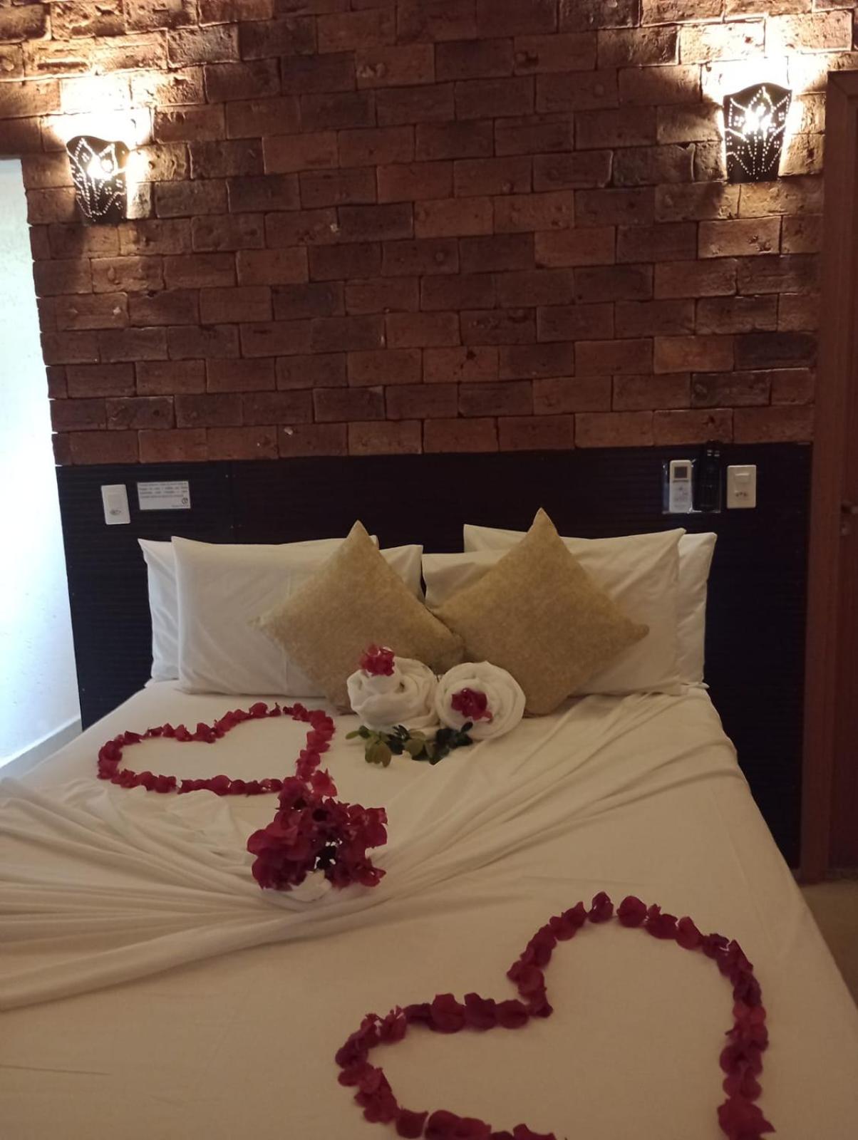 Double Room with Spa Bath - Photo 4