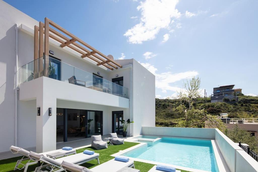 Villa photo 2