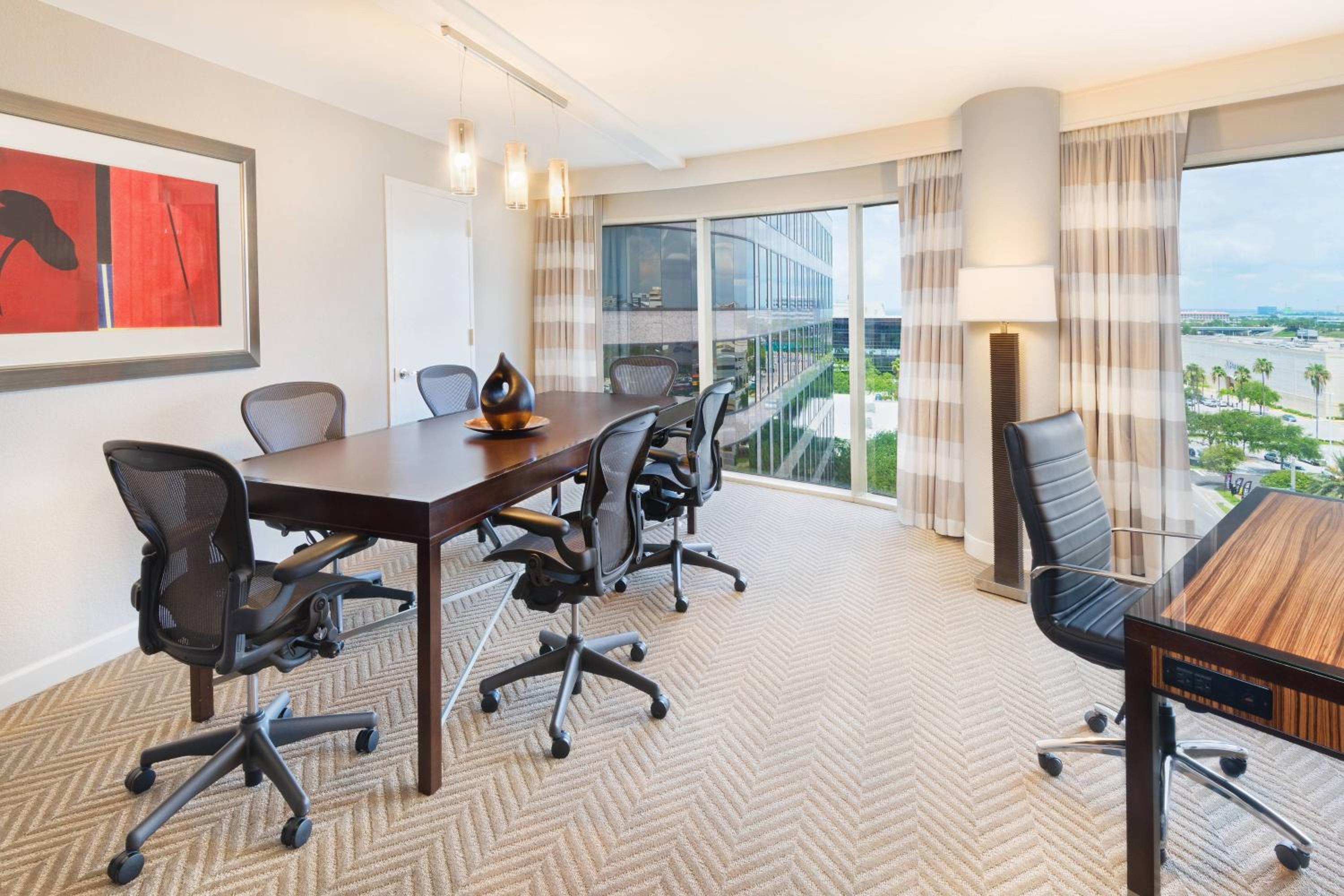 Corner Business Suite photo 3