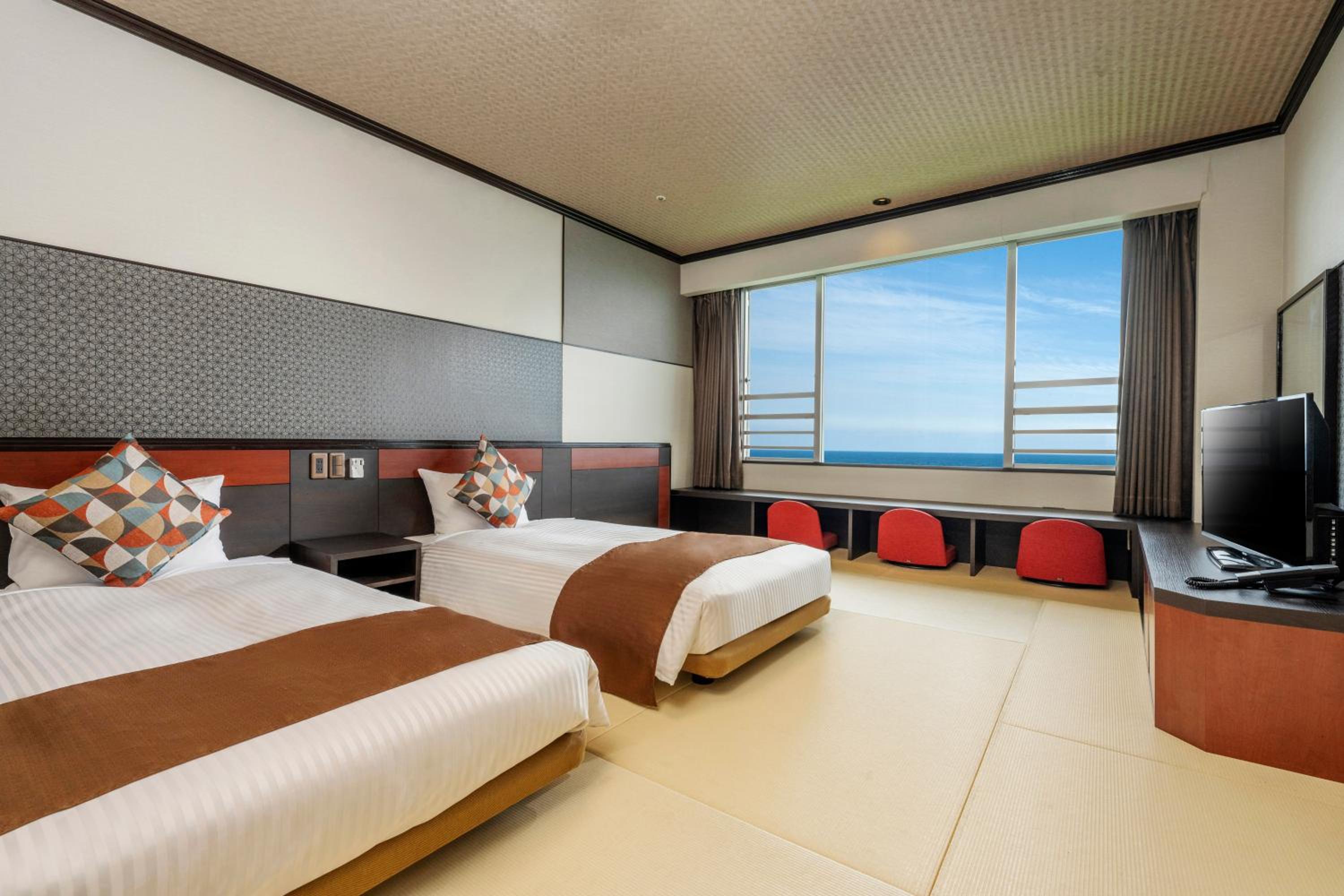 HORIZON Japanese Twin Room - Non-Smoking