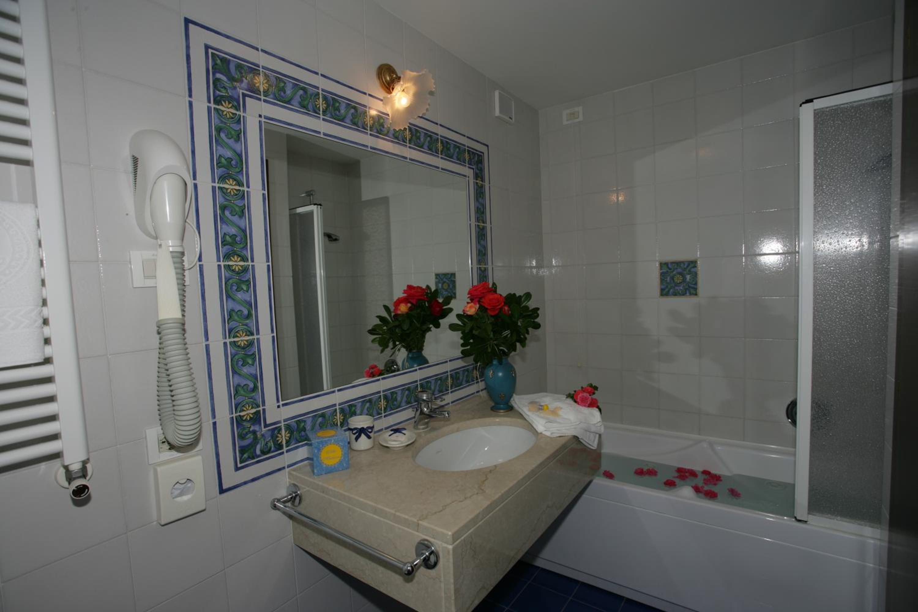 Junior Suite with Garden - Photo 3