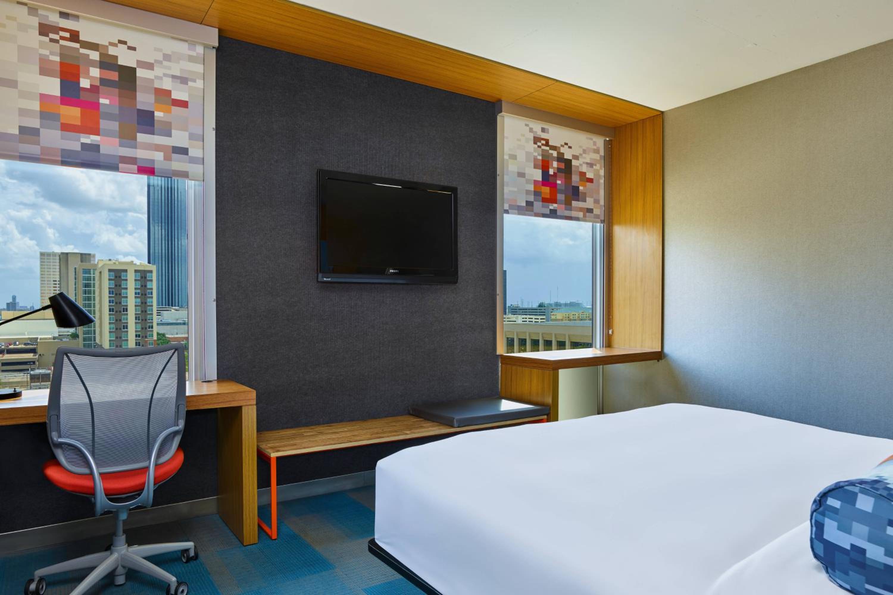 Aloft, Guest room, 1 King - Photo 1