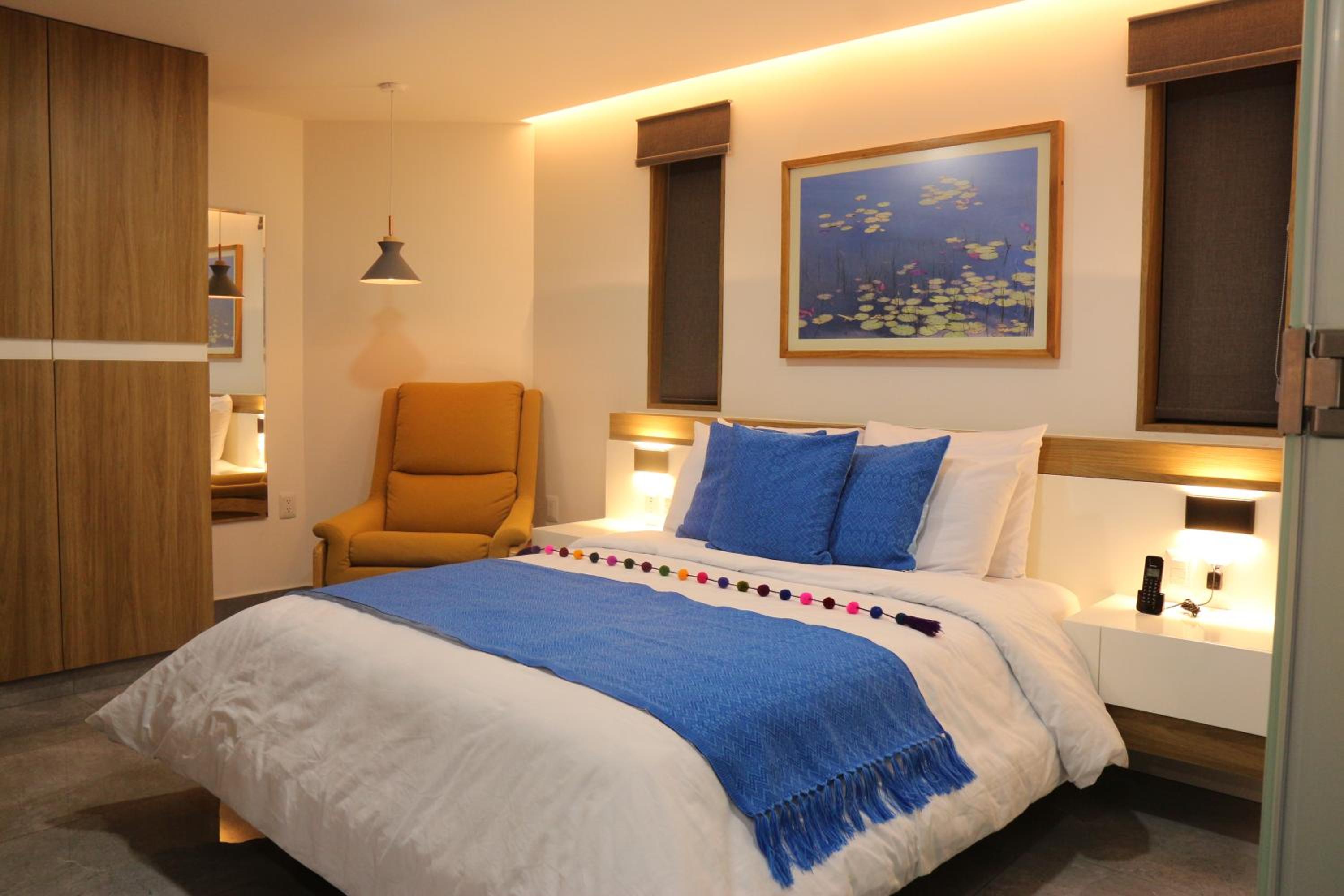 Suite - Photo 14