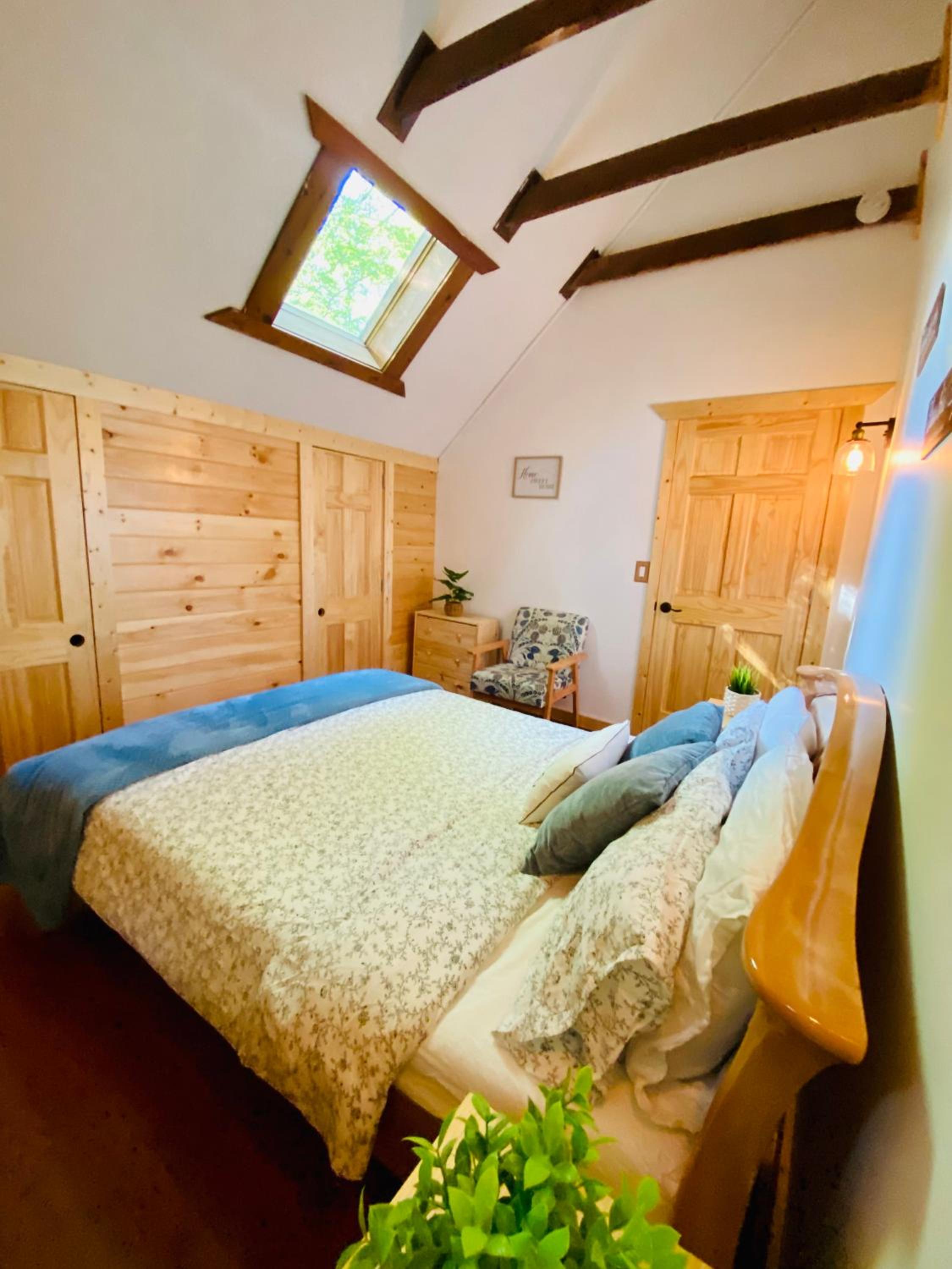 Three-Bedroom House photo 2