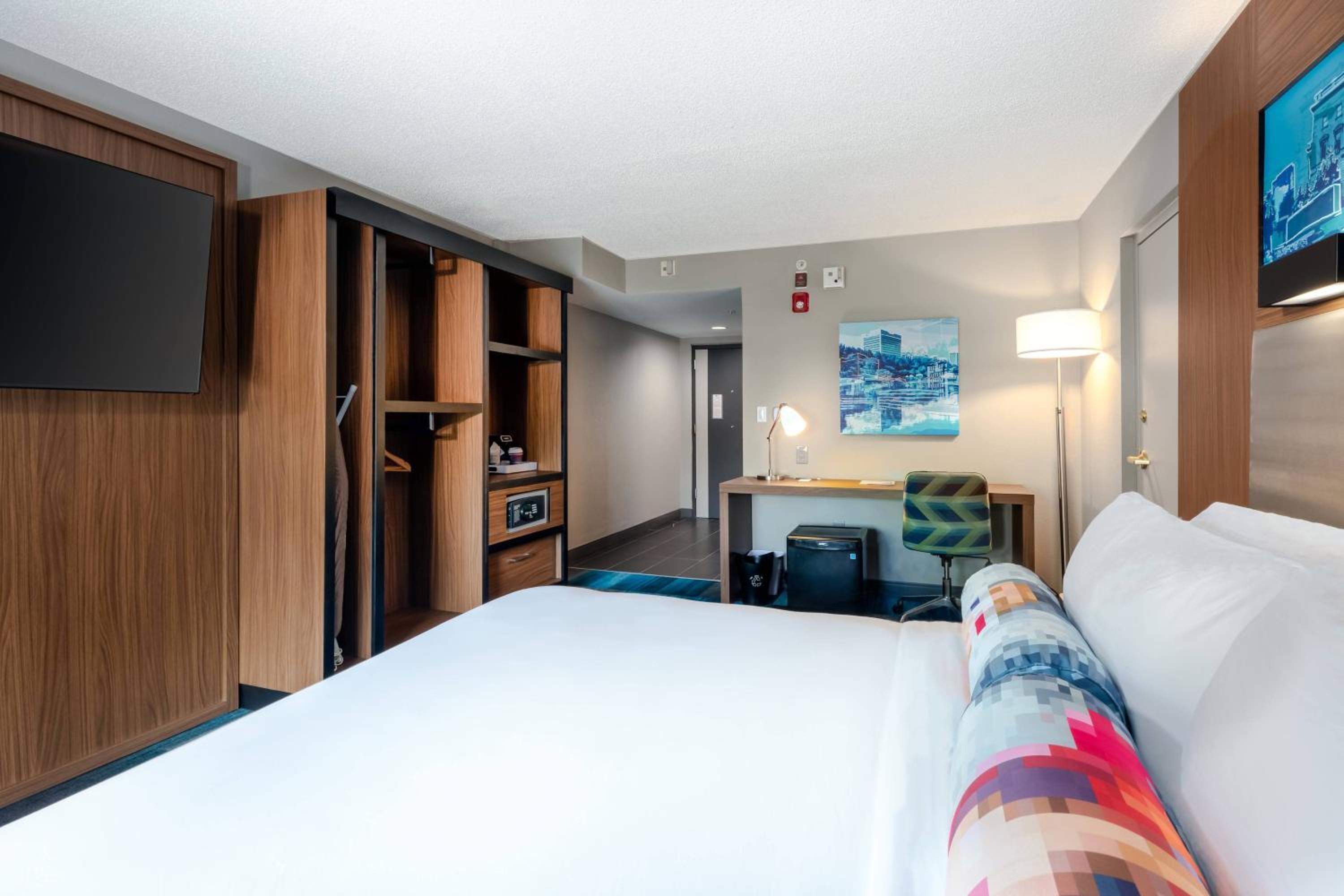 Aloft, Guest room, 1 King - Photo 3
