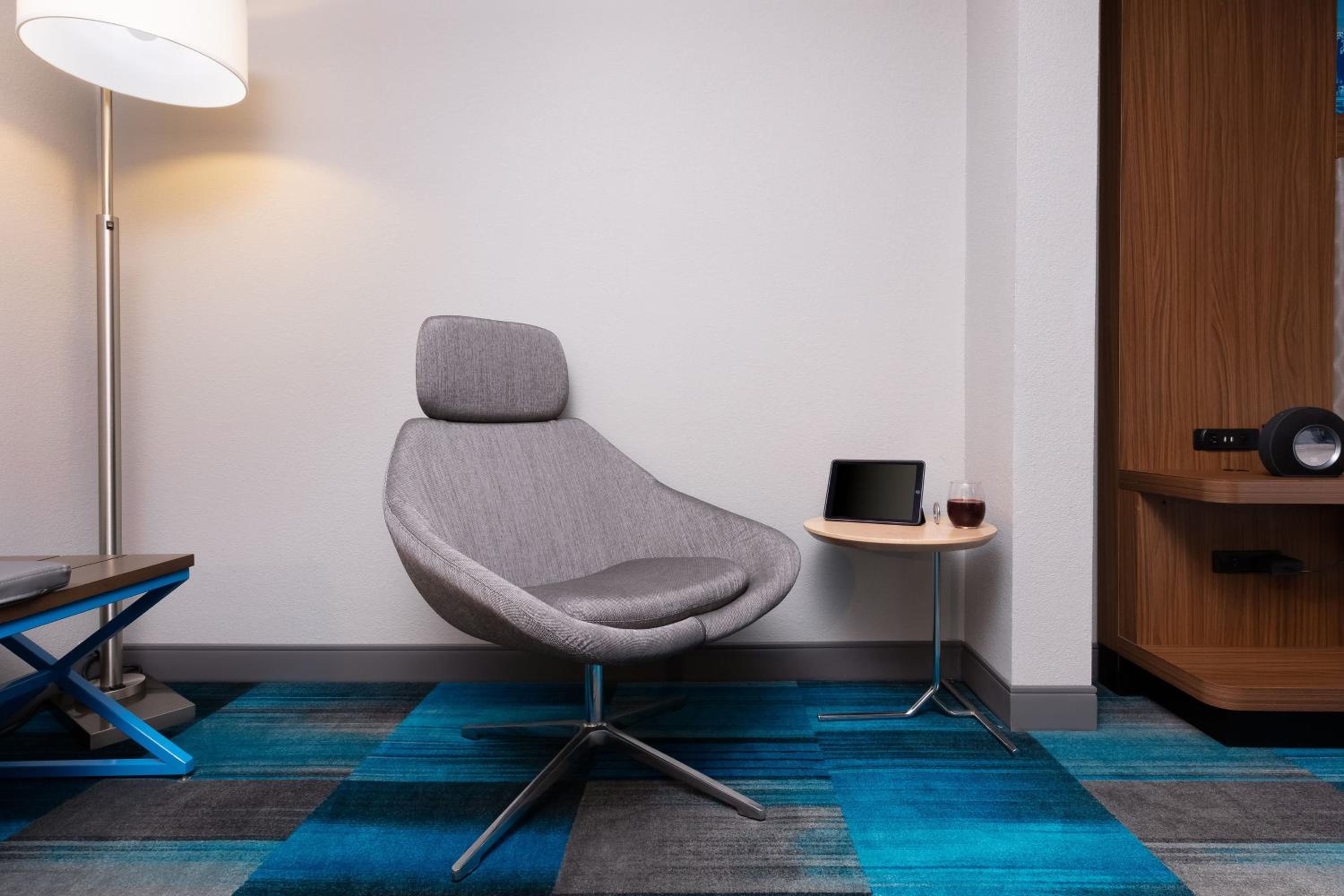 Aloft, Suite, 1 King, Sofa bed