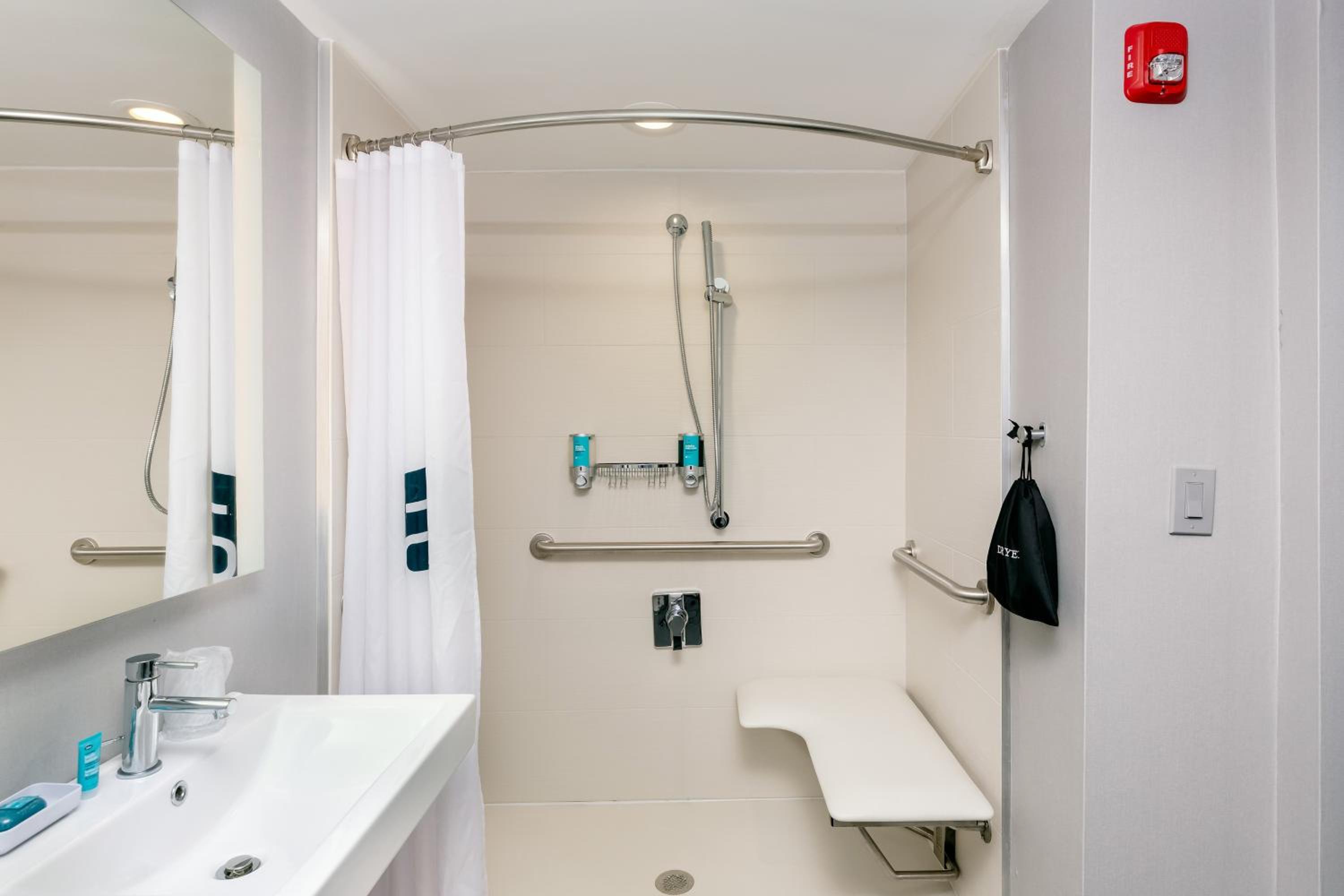 Aloft, Guest room, 1 King - Photo 7