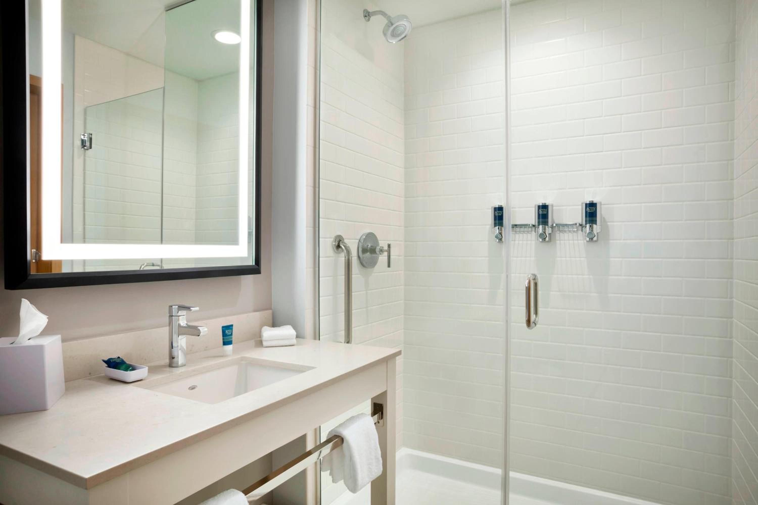 Queen Room with Two Queen Beds - Hearing Accessible photo 3