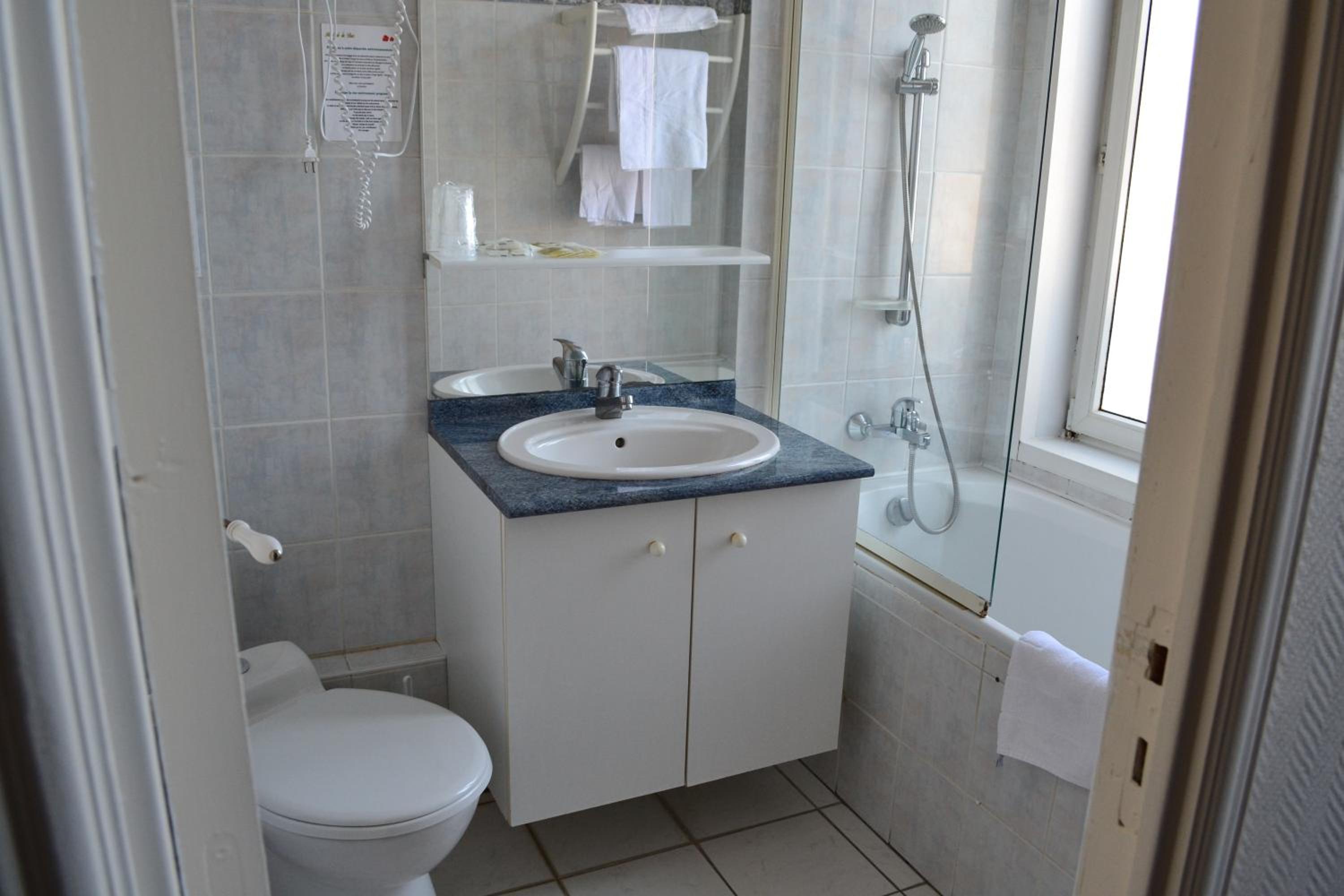Double Room (1 - 2 Adults) - Photo 2