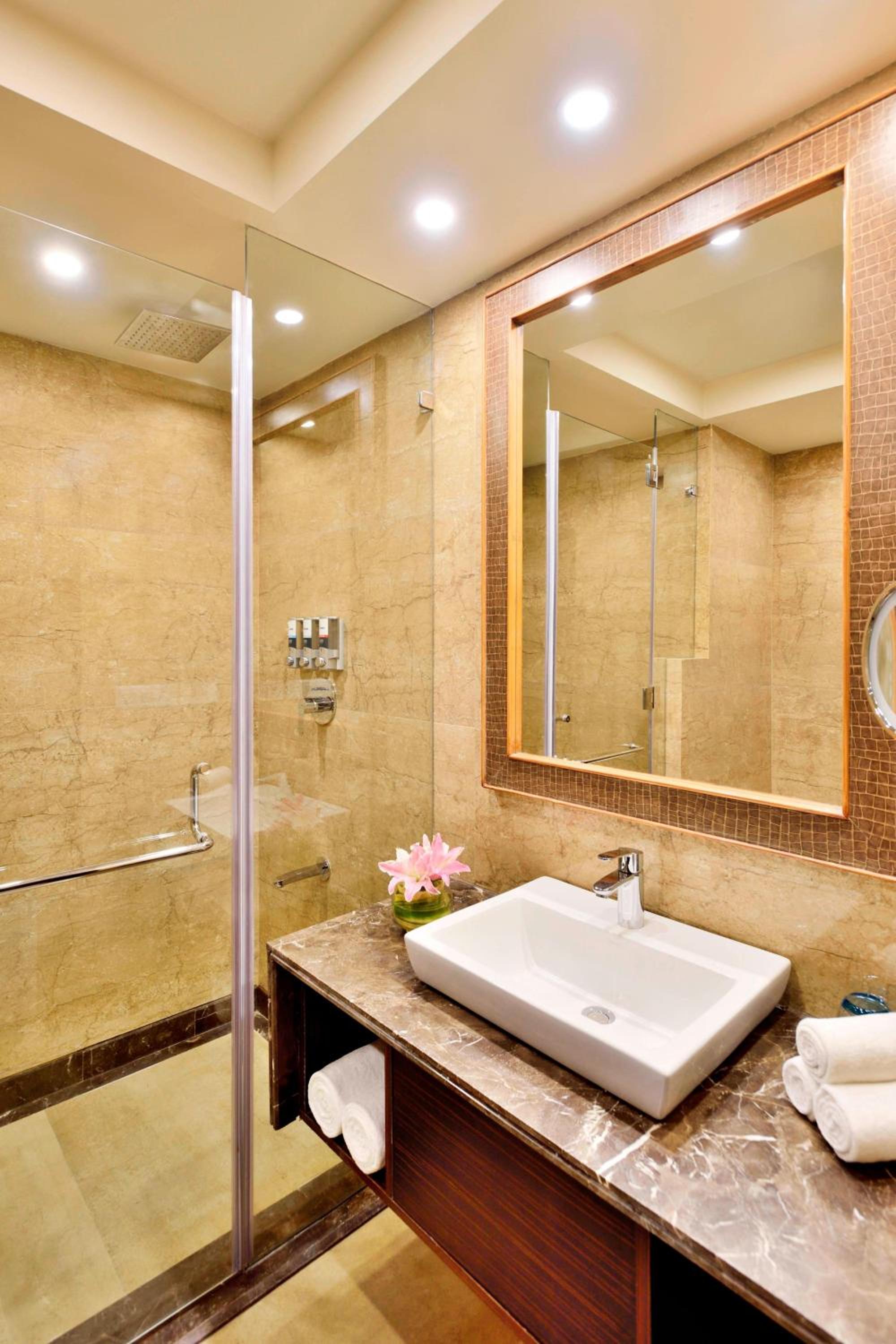 Traditional King, Guest room, 1 King photo 3