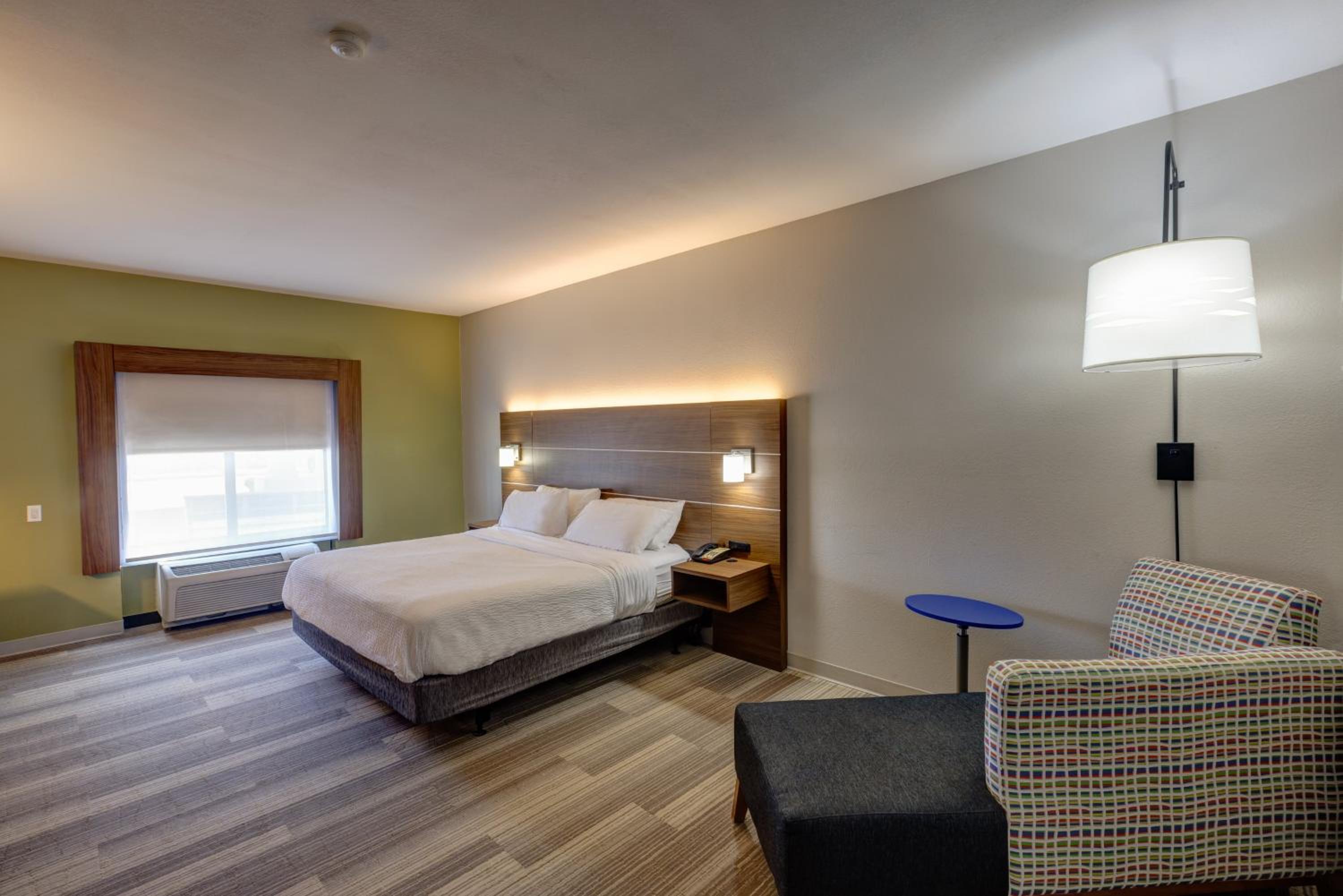 Standard King Room photo 3