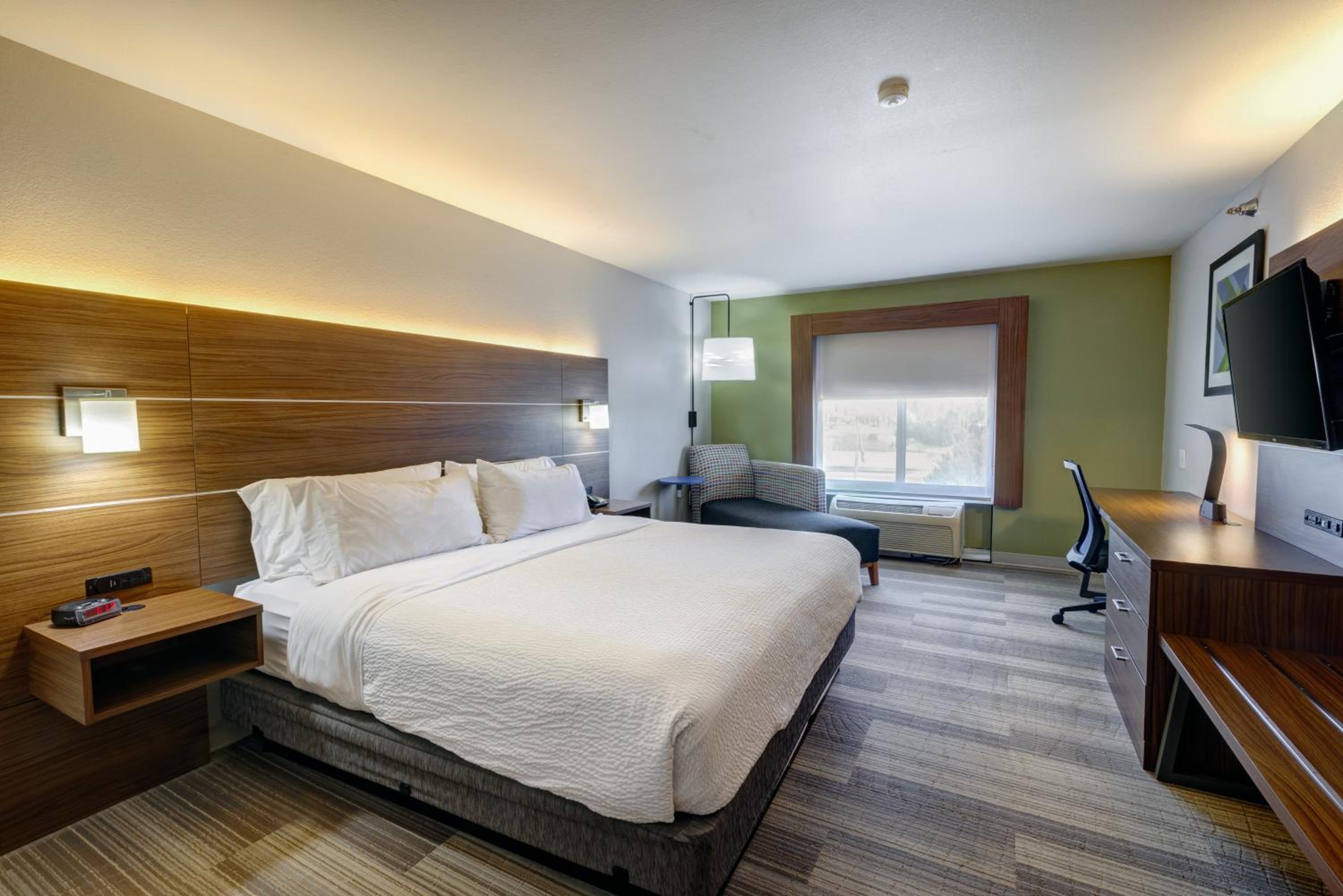 King Room - Mobility Access/Hearing Accessible photo 1