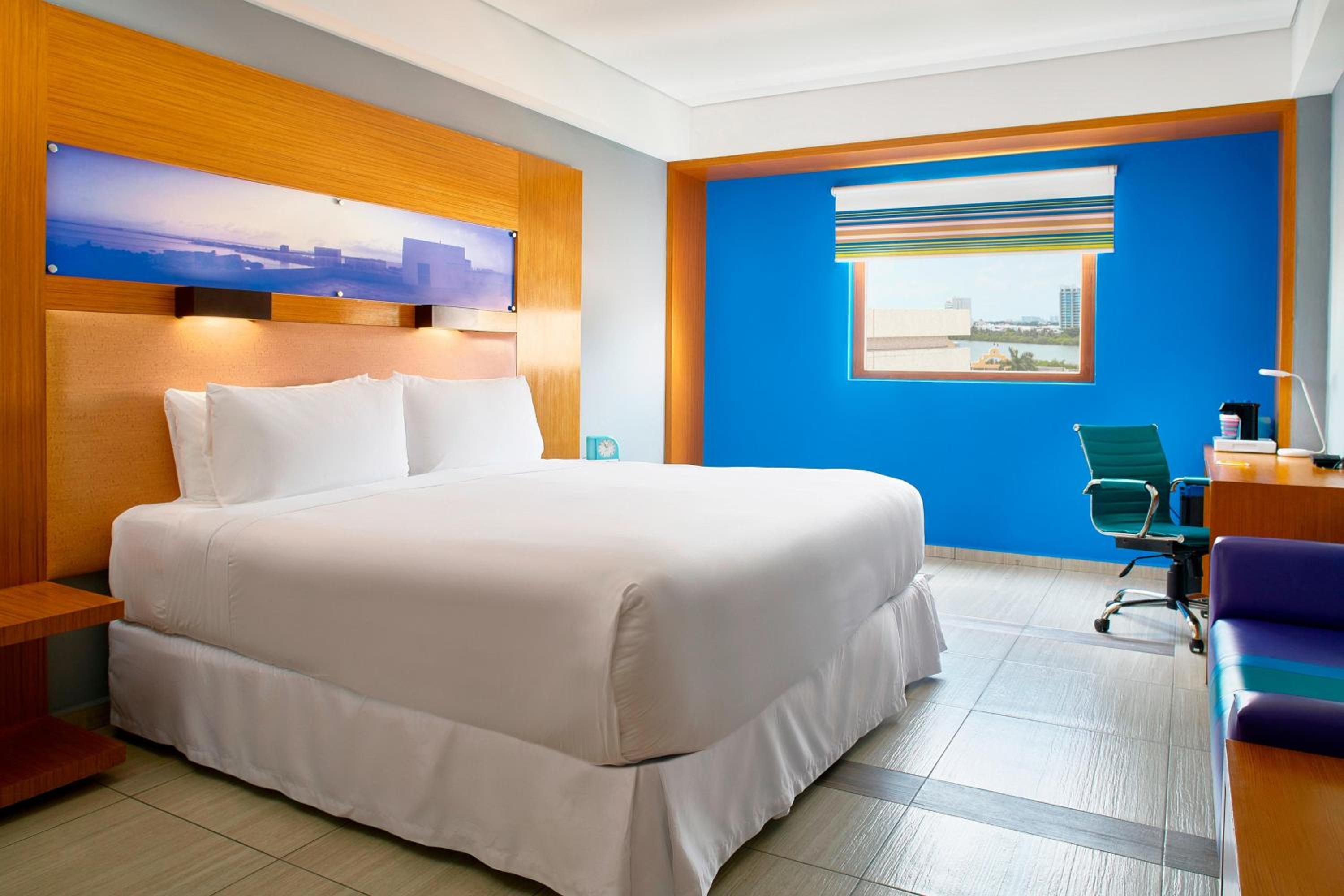 Aloft Lagoon View, Guest room, 1 King+ Complimentary open bar photo 2