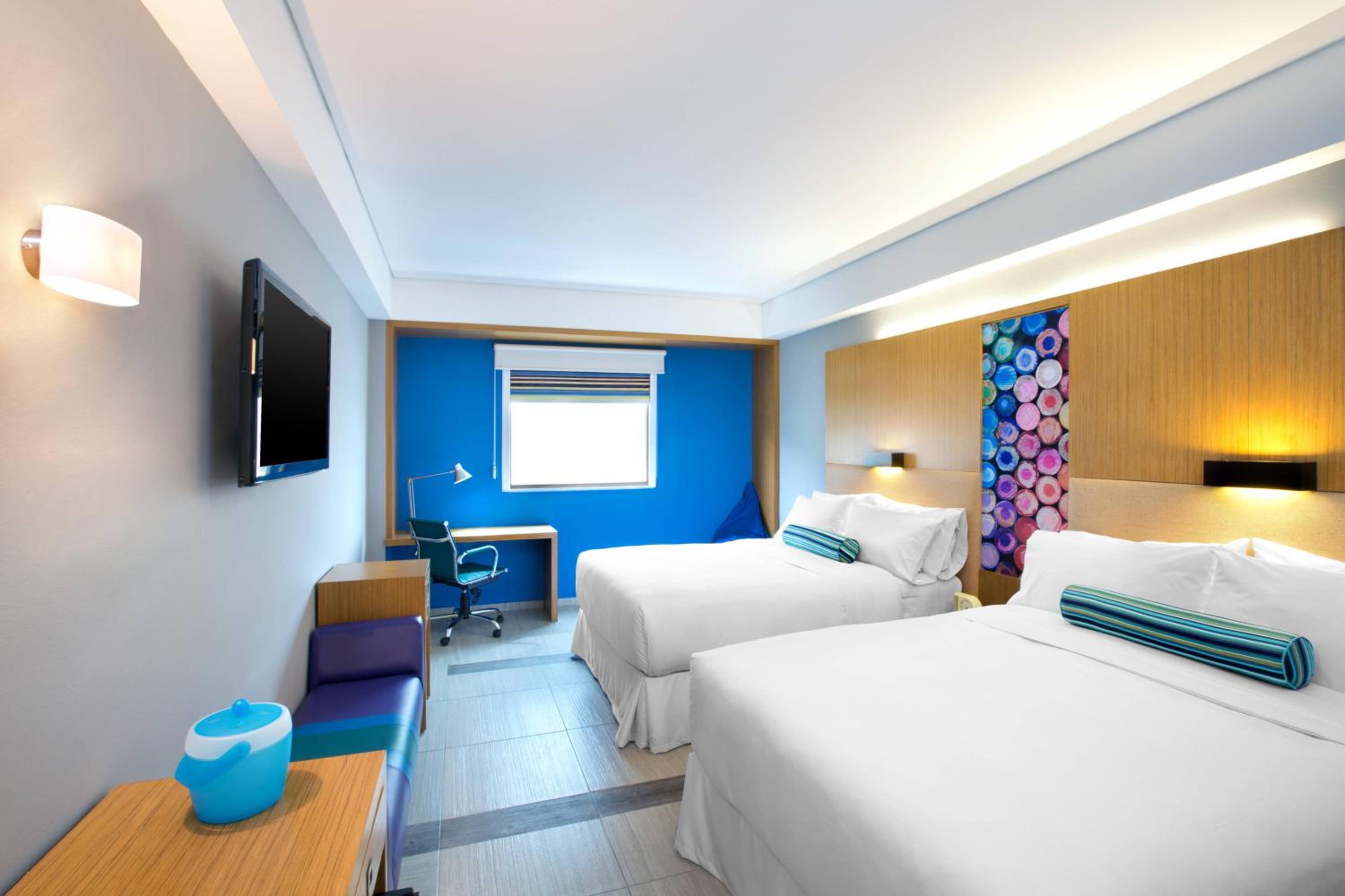 Aloft Ocean View, Guest room, 2 Queen+ Complimentary open bar photo 3