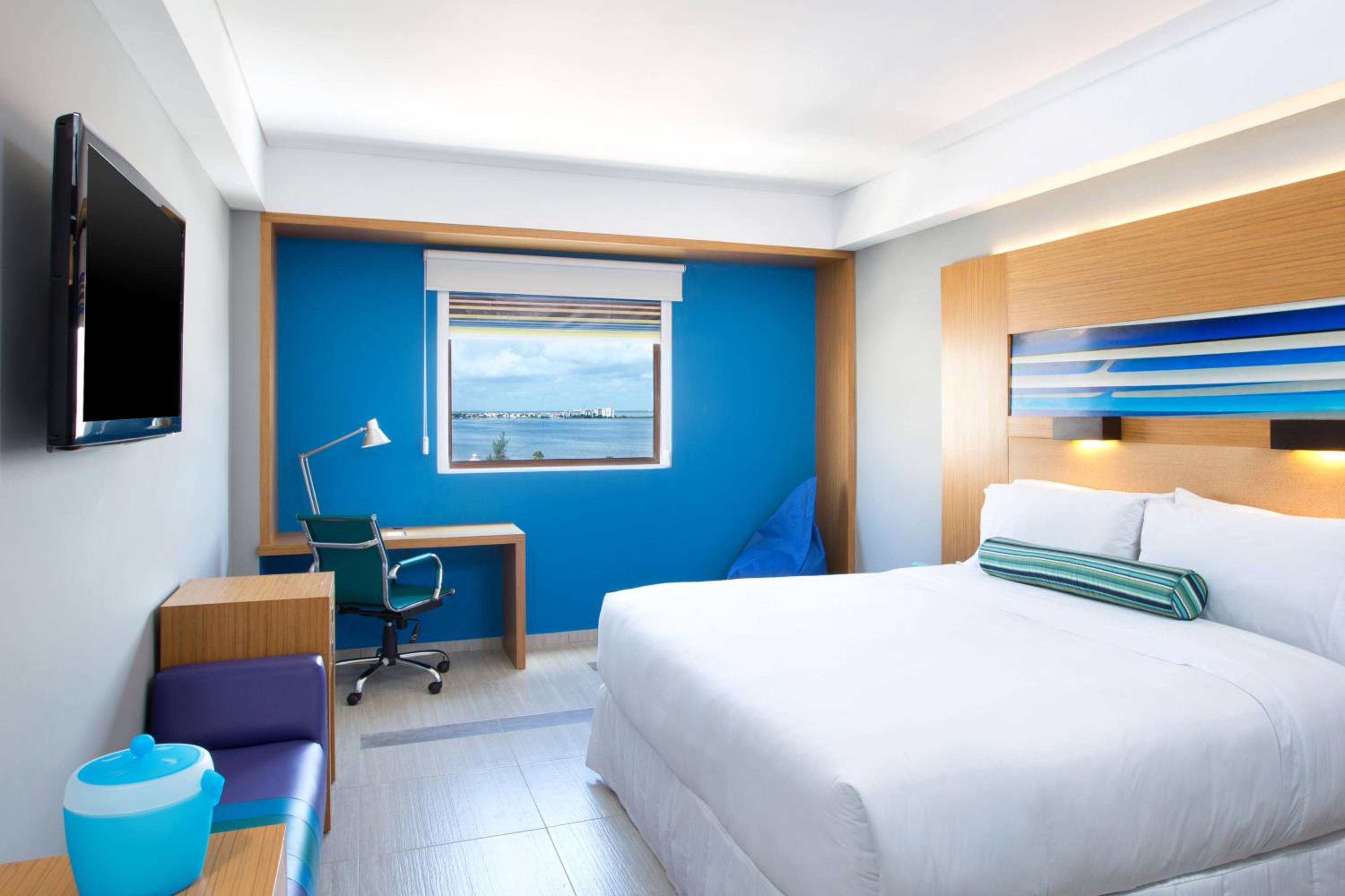 Aloft King Room photo 1