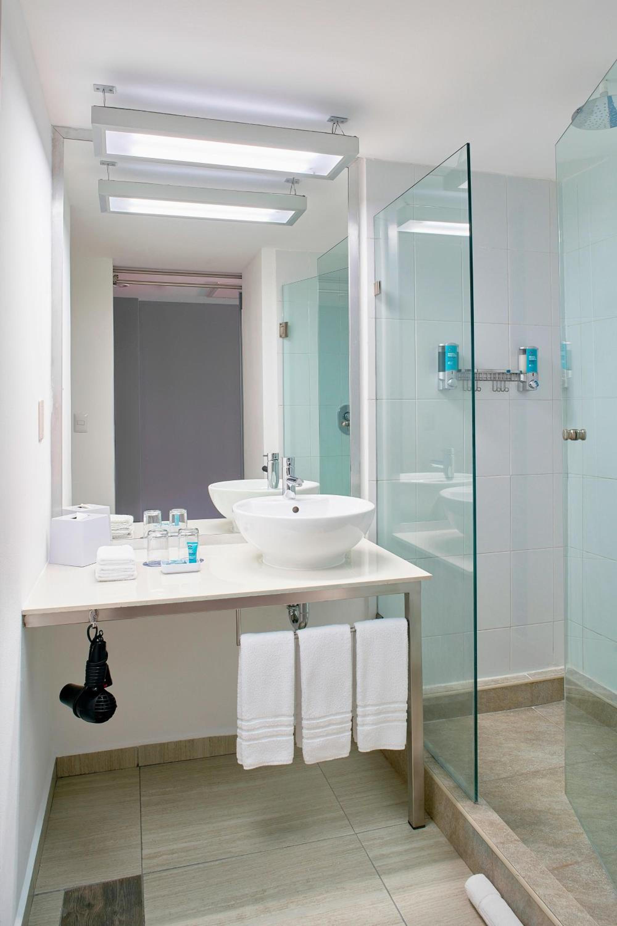 Aloft Ocean View, Guest room, 1 King + Complimentary open bar photo 2