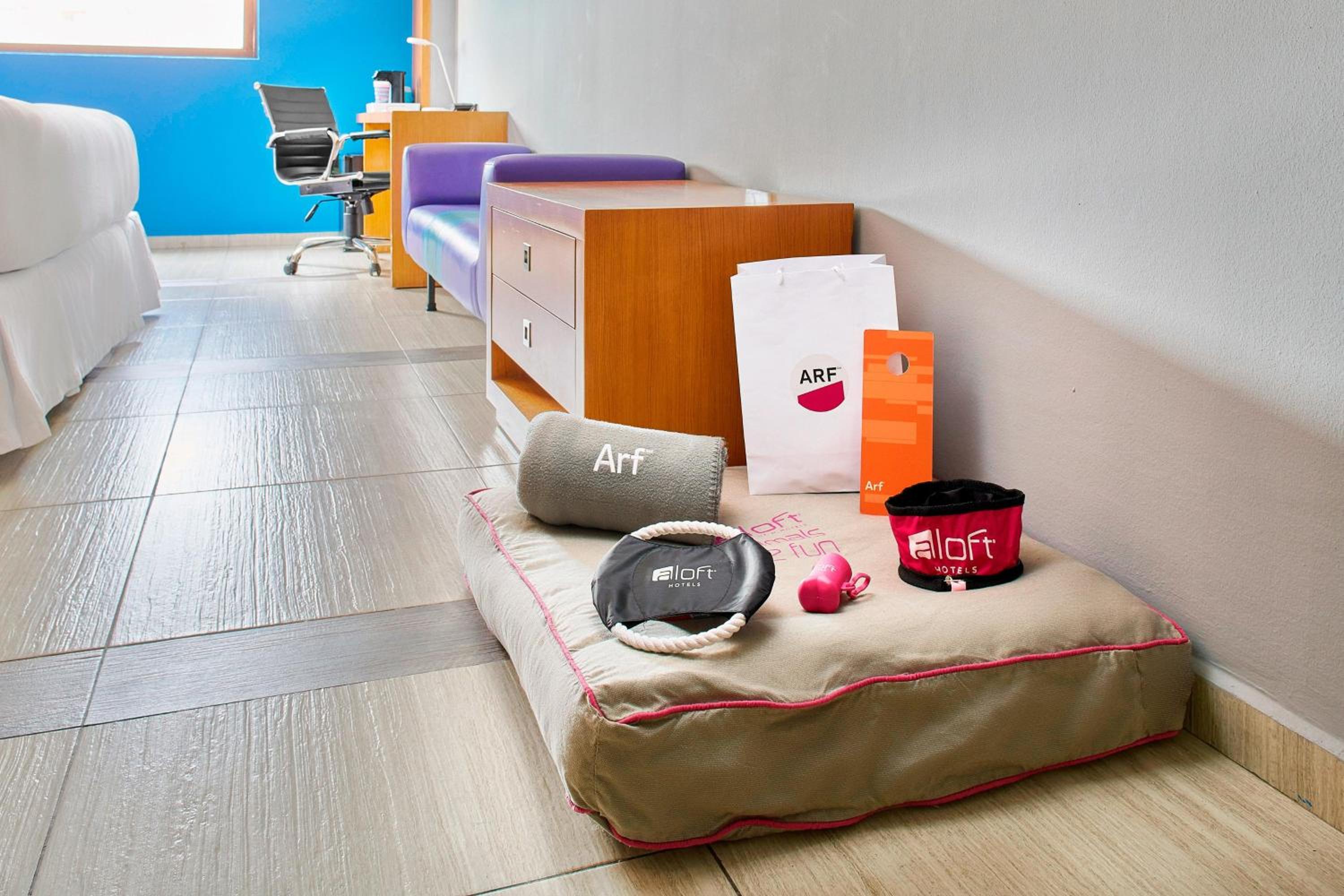 Aloft Ocean View, Guest room, 1 King + Complimentary open bar photo 1