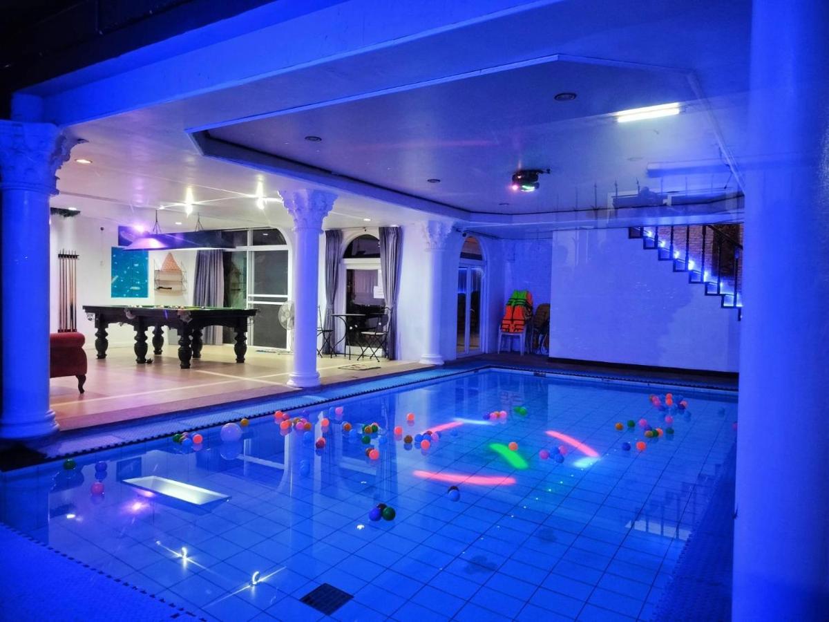 Villa with Private Pool - Photo 100