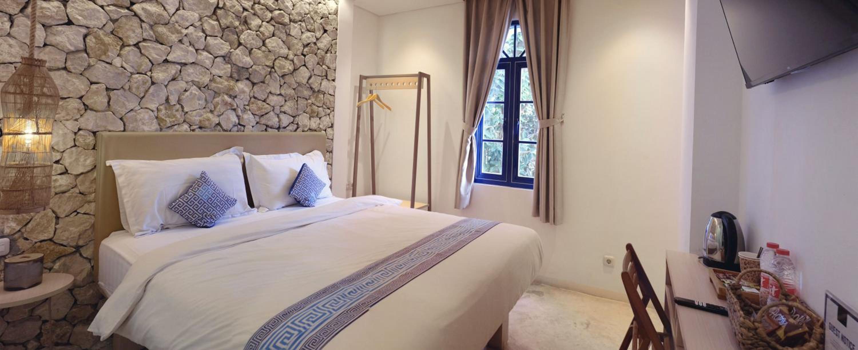 Standard Queen Room