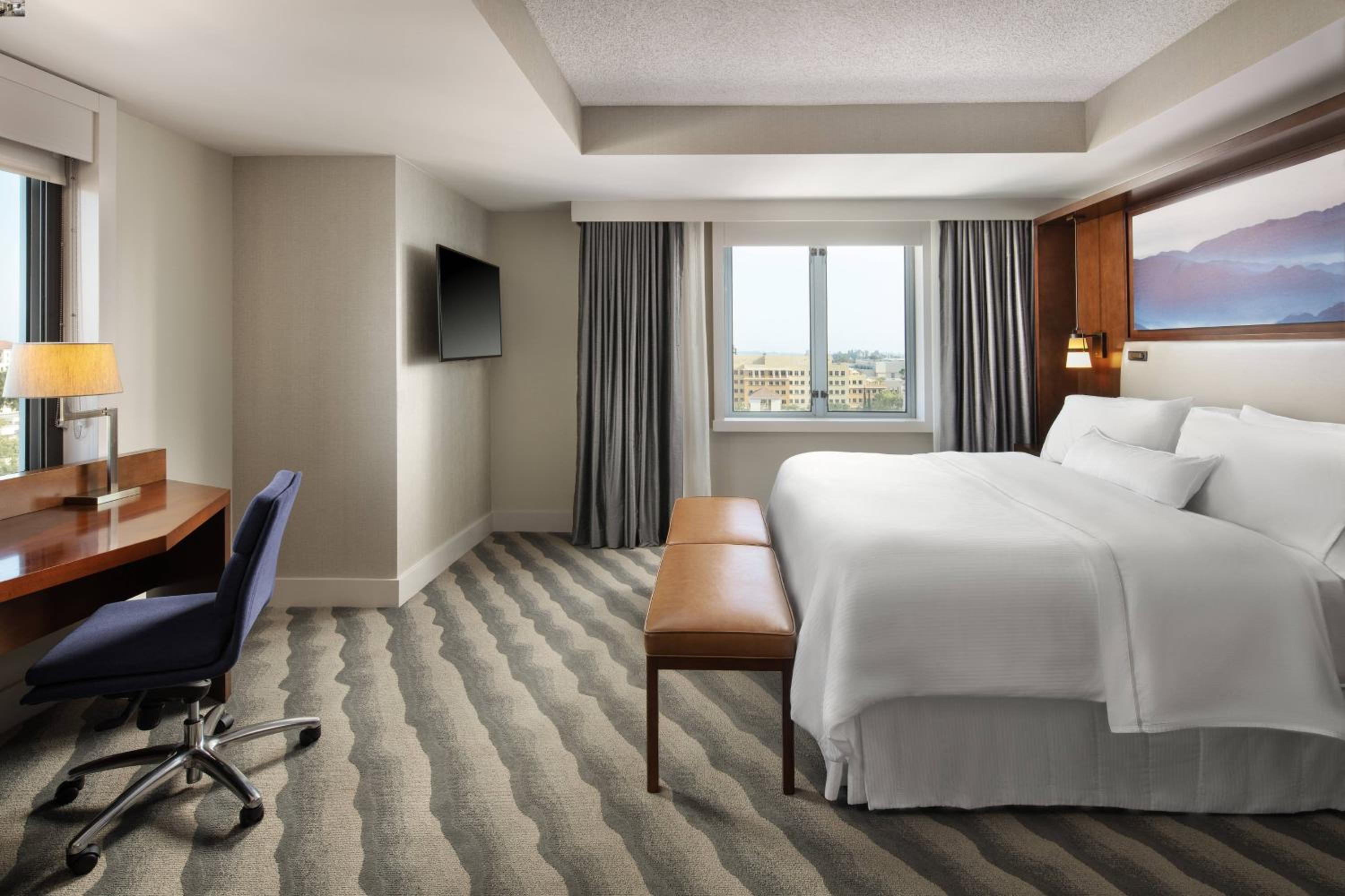 Executive King Guest Room - Photo 3