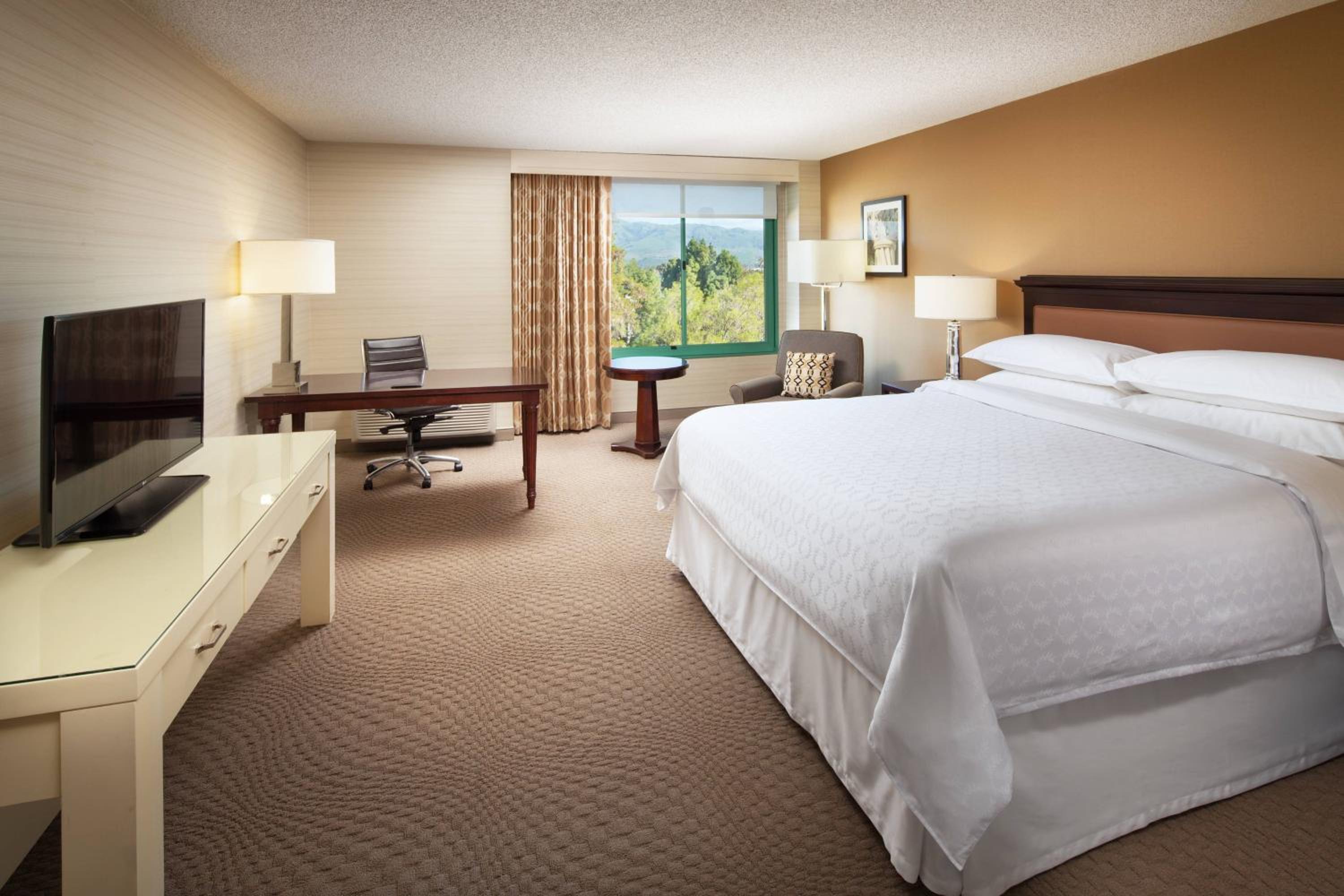 Guest Room, 1 King - Photo 1