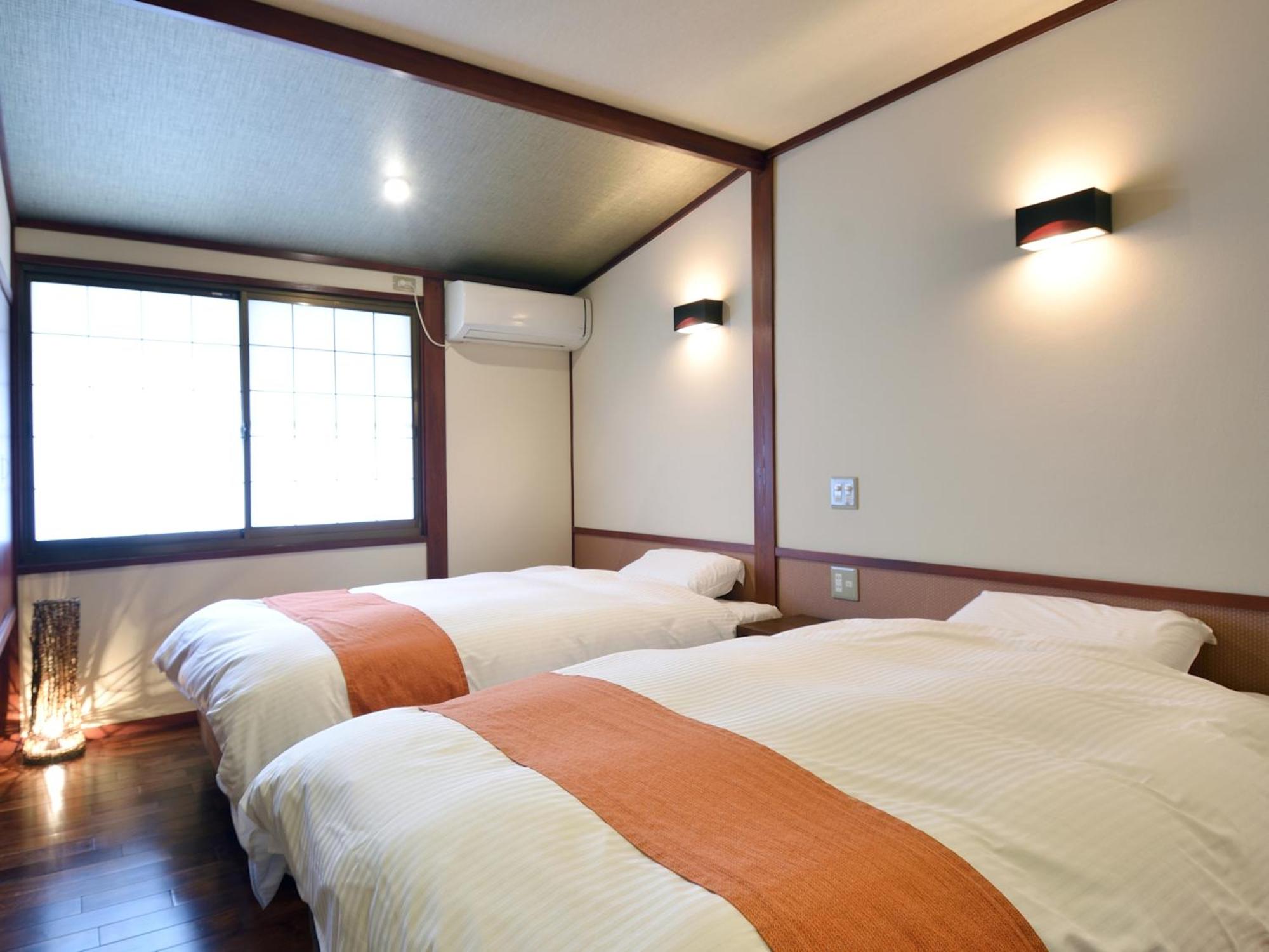 Standard Twin Room with Shared Bathroom photo 2