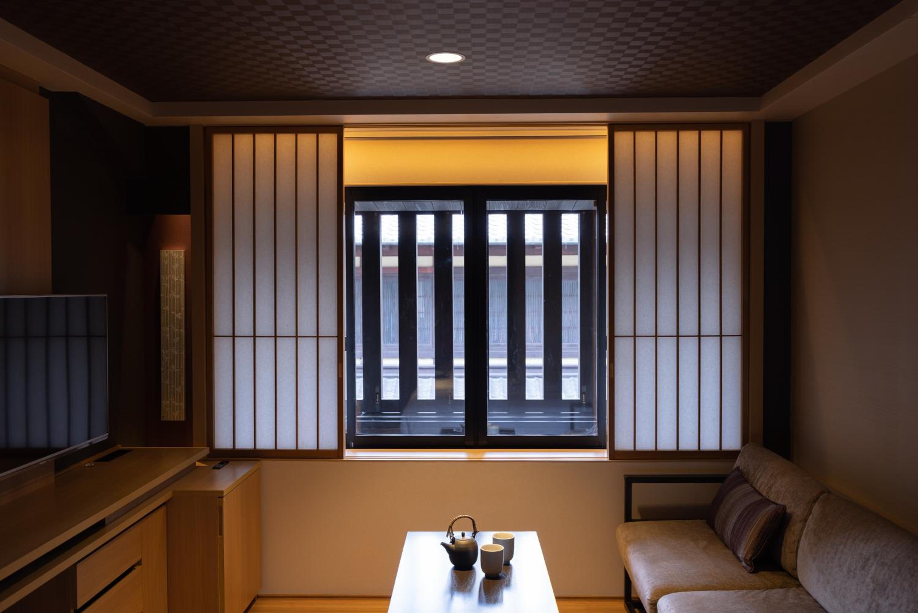 Deluxe Twin Room (with Futon from 3 Adults ) – Non-Smoking