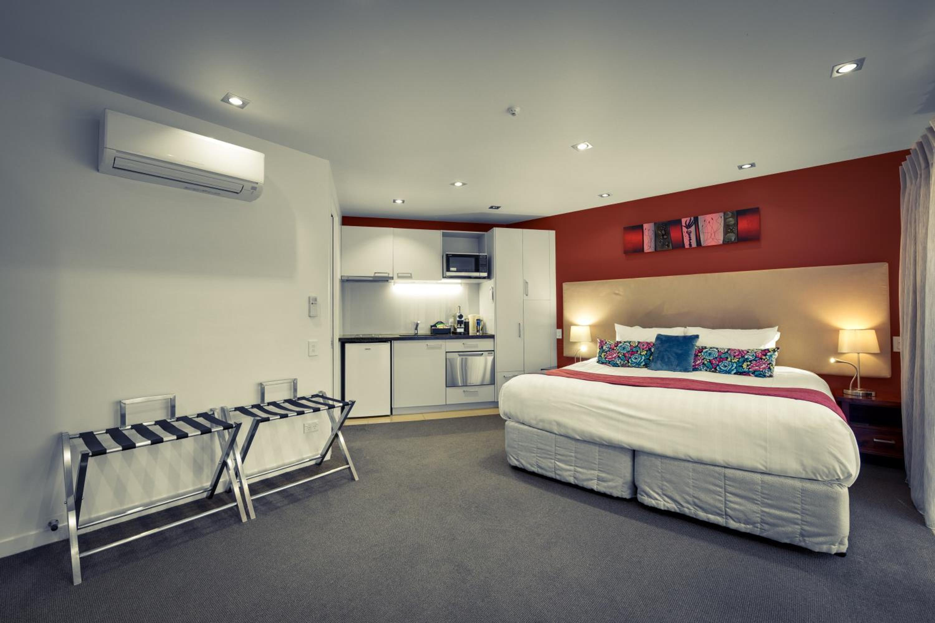 Executive Studio Apartment with Spa Bath photo 3