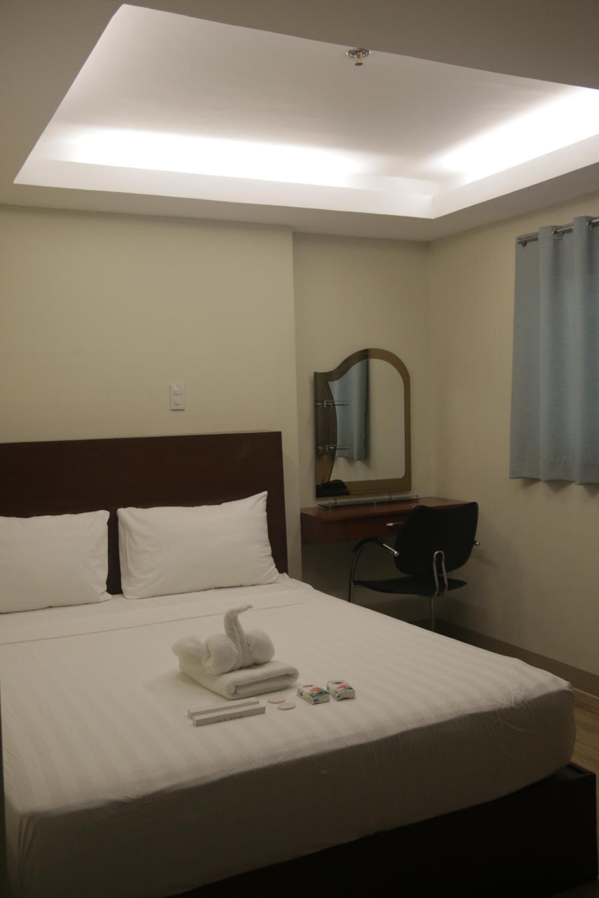 Standard Queen Room