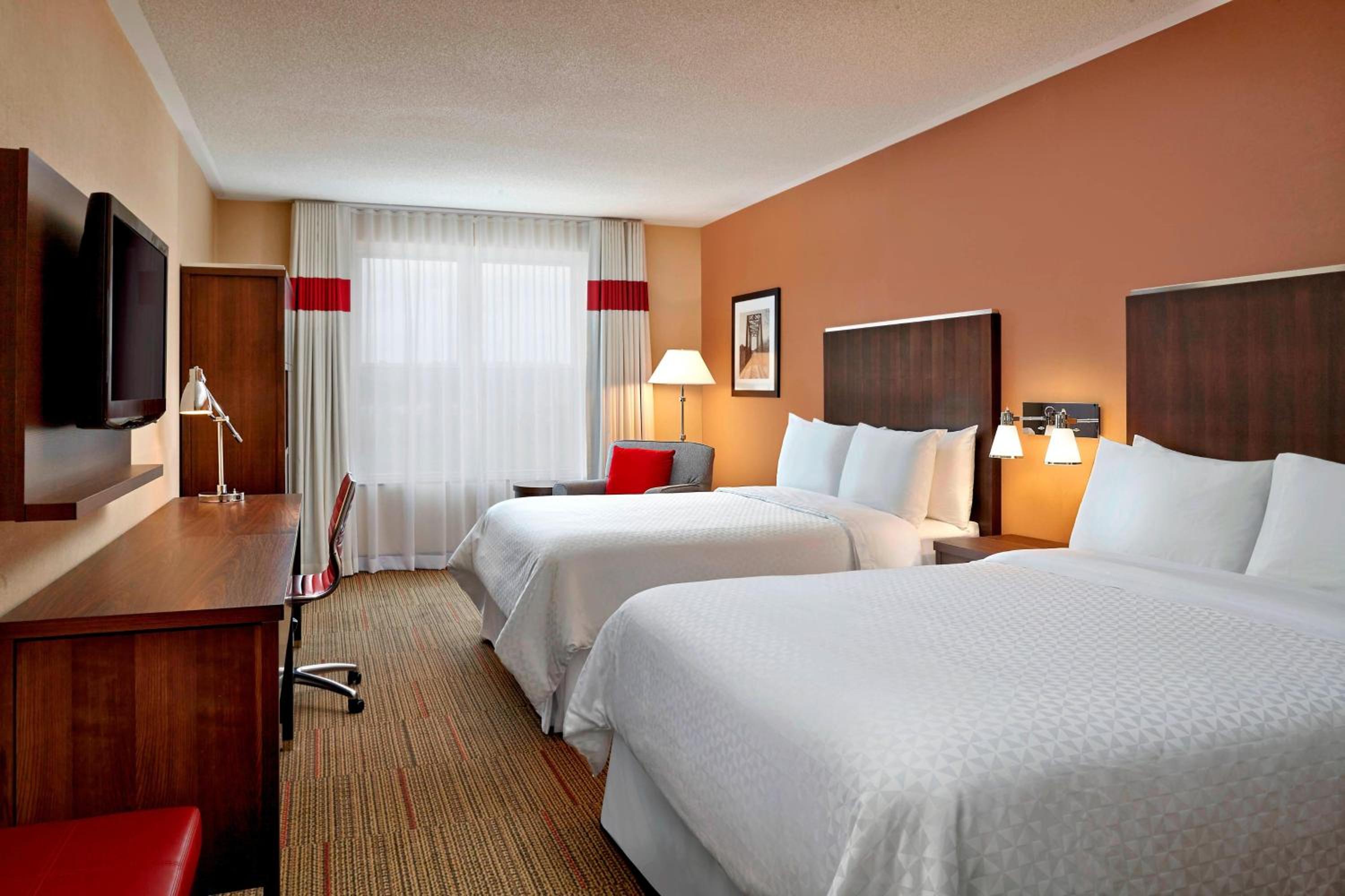 Traditional Queen Room with Two Queen Beds - Photo 1